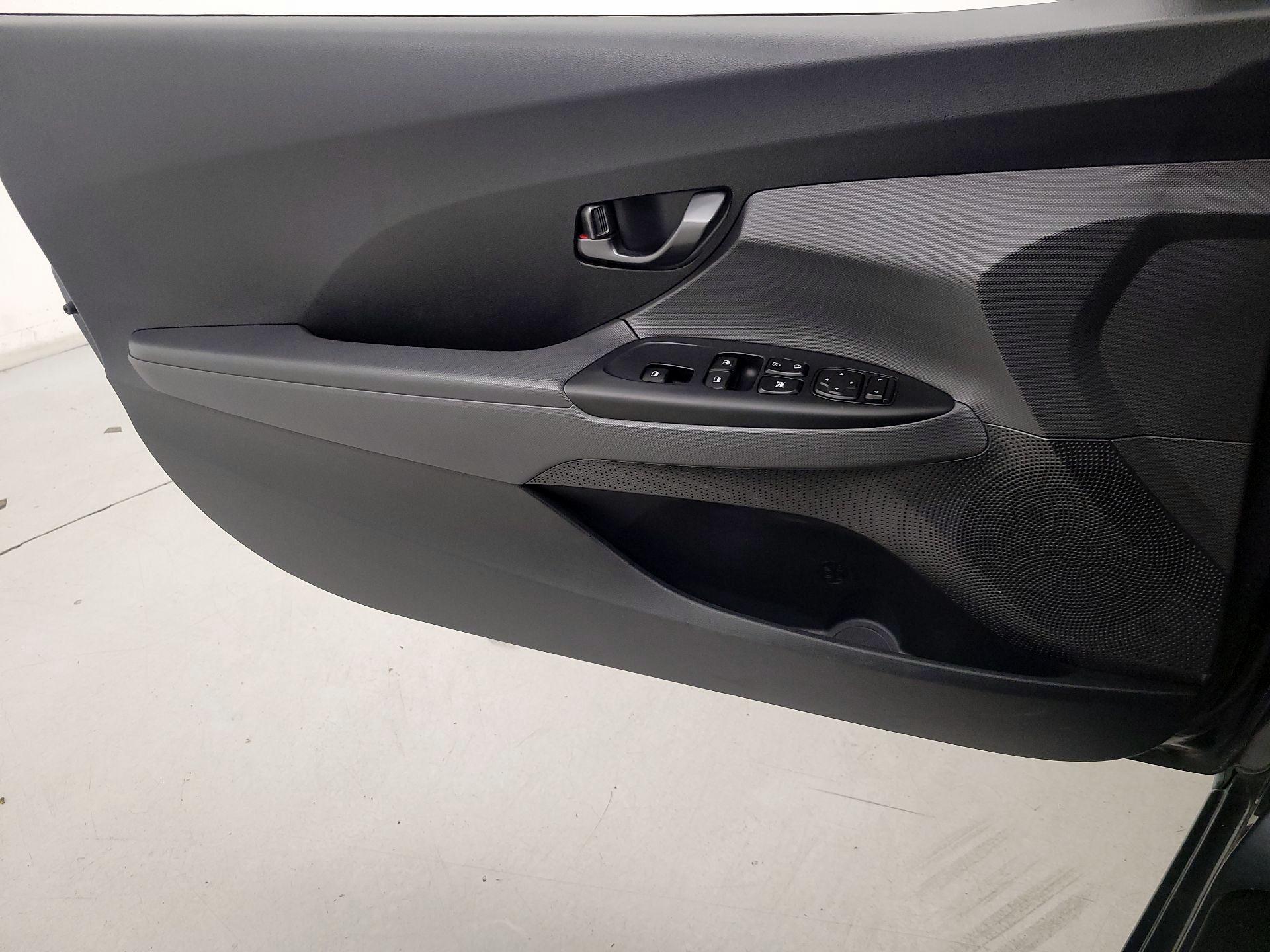 Thumbnail: 2019 Hyundai Veloster - 12