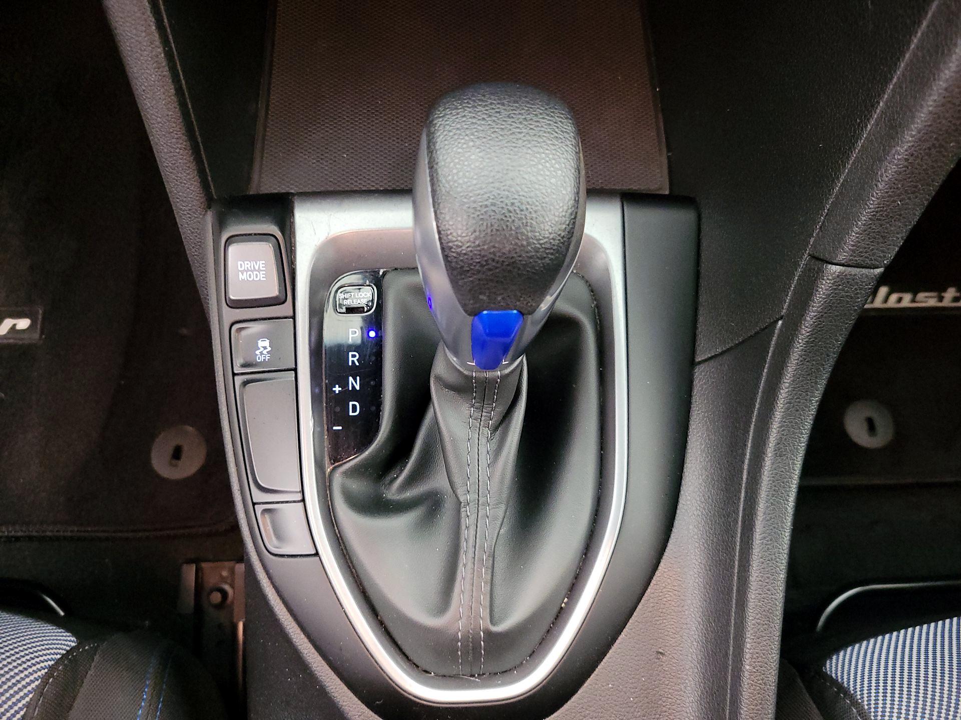 Thumbnail: 2019 Hyundai Veloster - 16