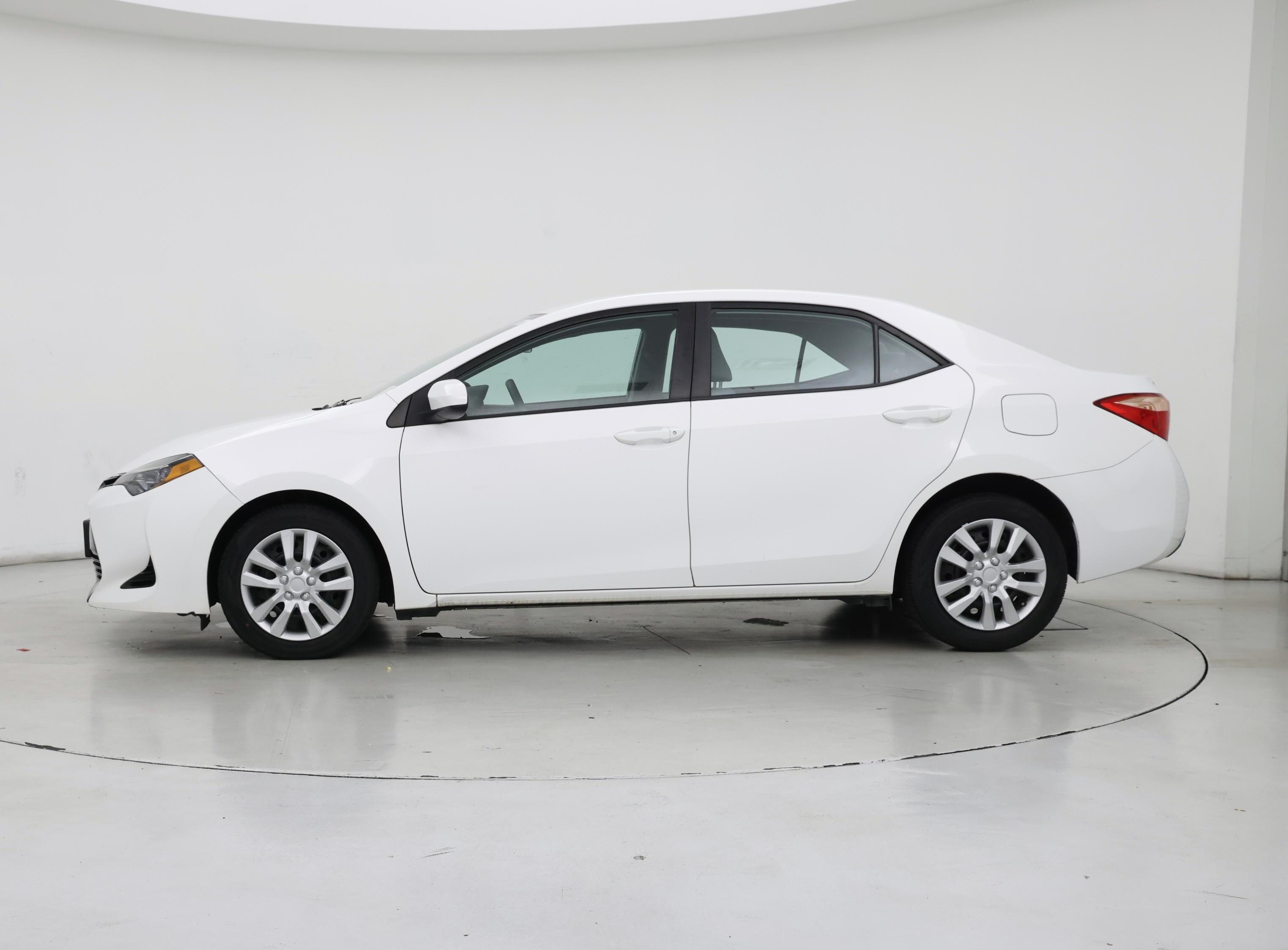 Thumbnail: 2018 Toyota Corolla - 3