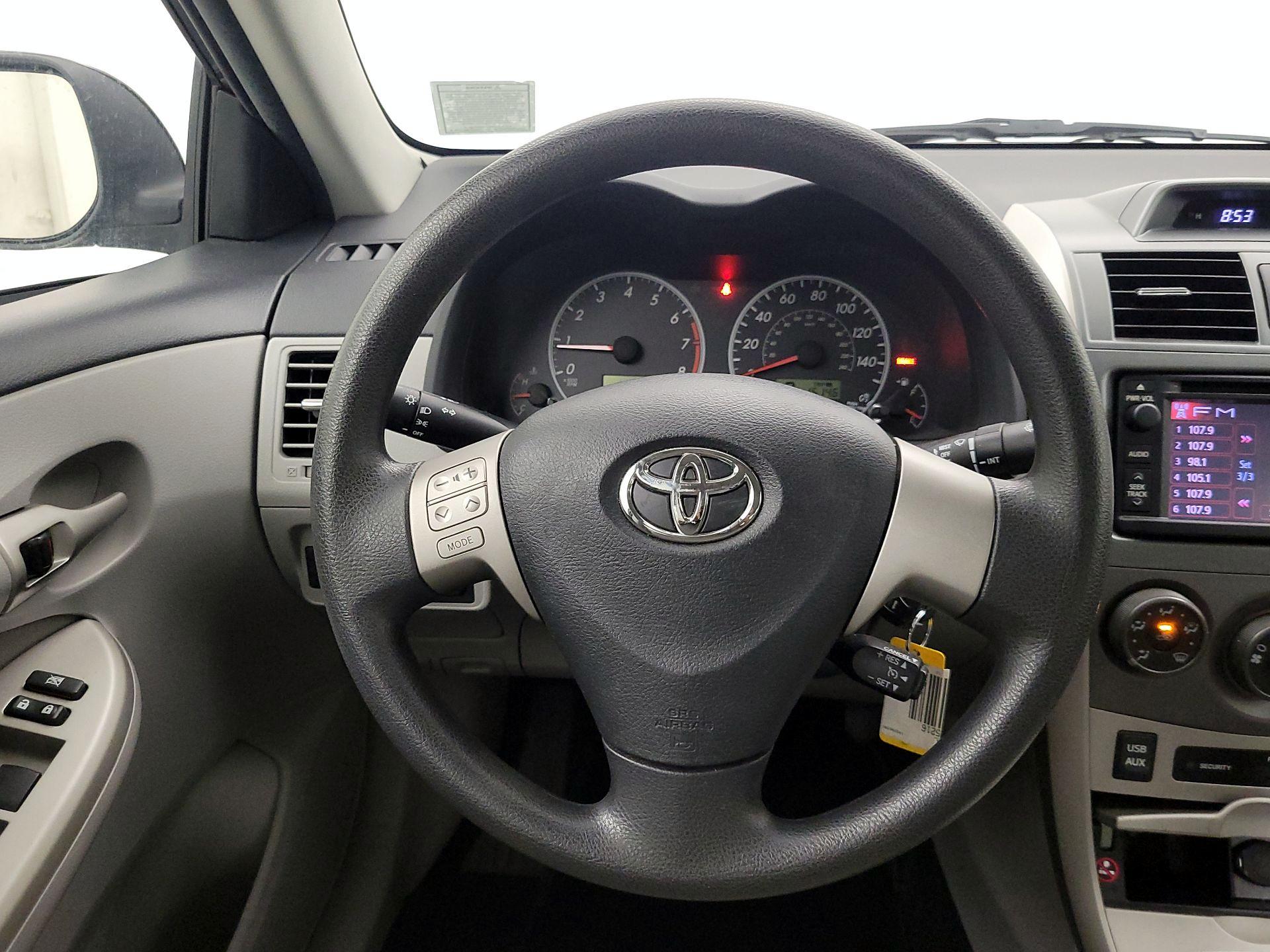 Thumbnail: 2013 Toyota Corolla - 10