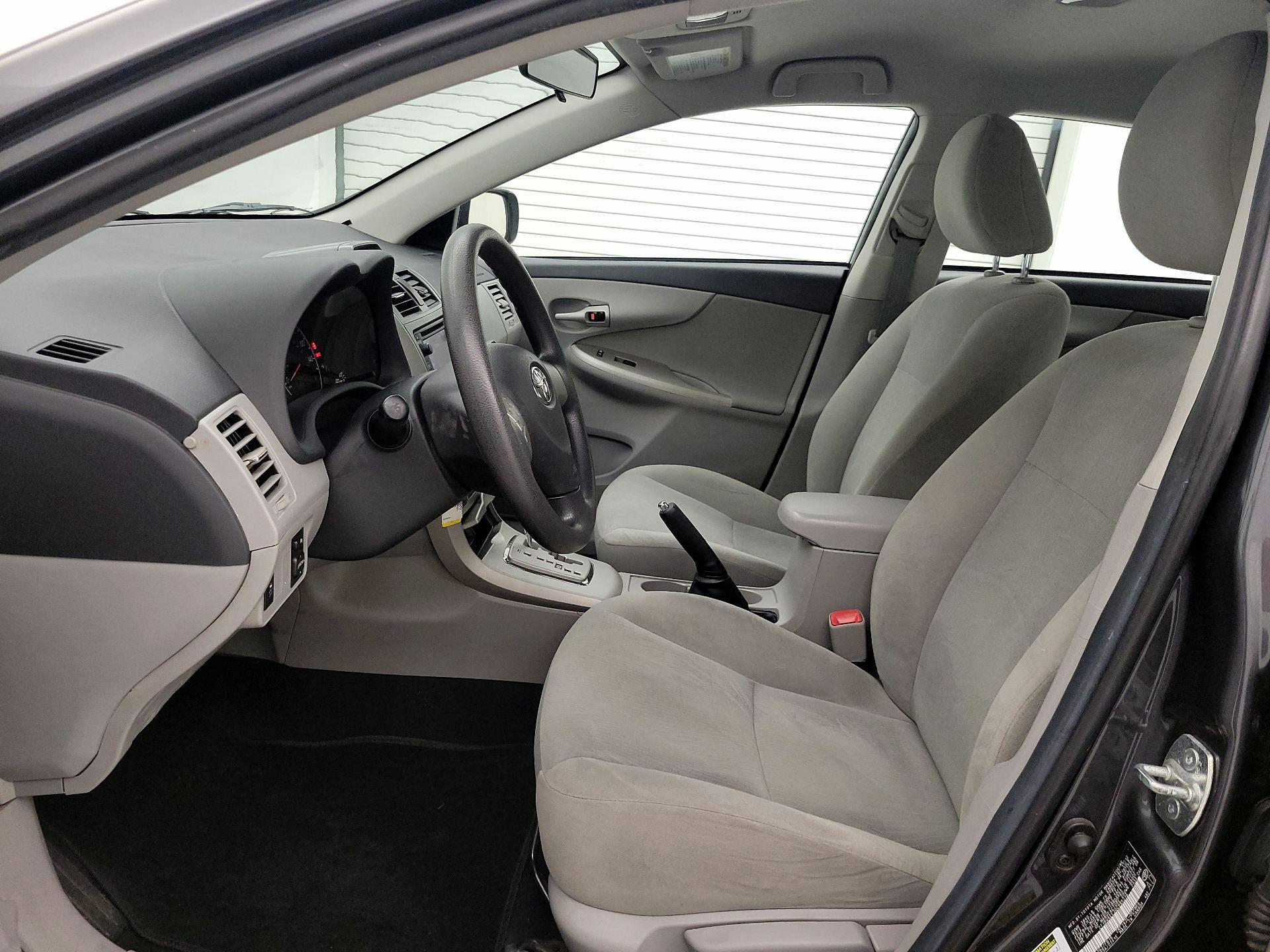 Thumbnail: 2013 Toyota Corolla - 11