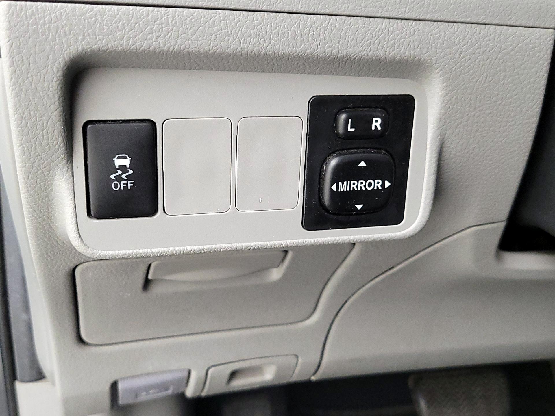 Thumbnail: 2013 Toyota Corolla - 13