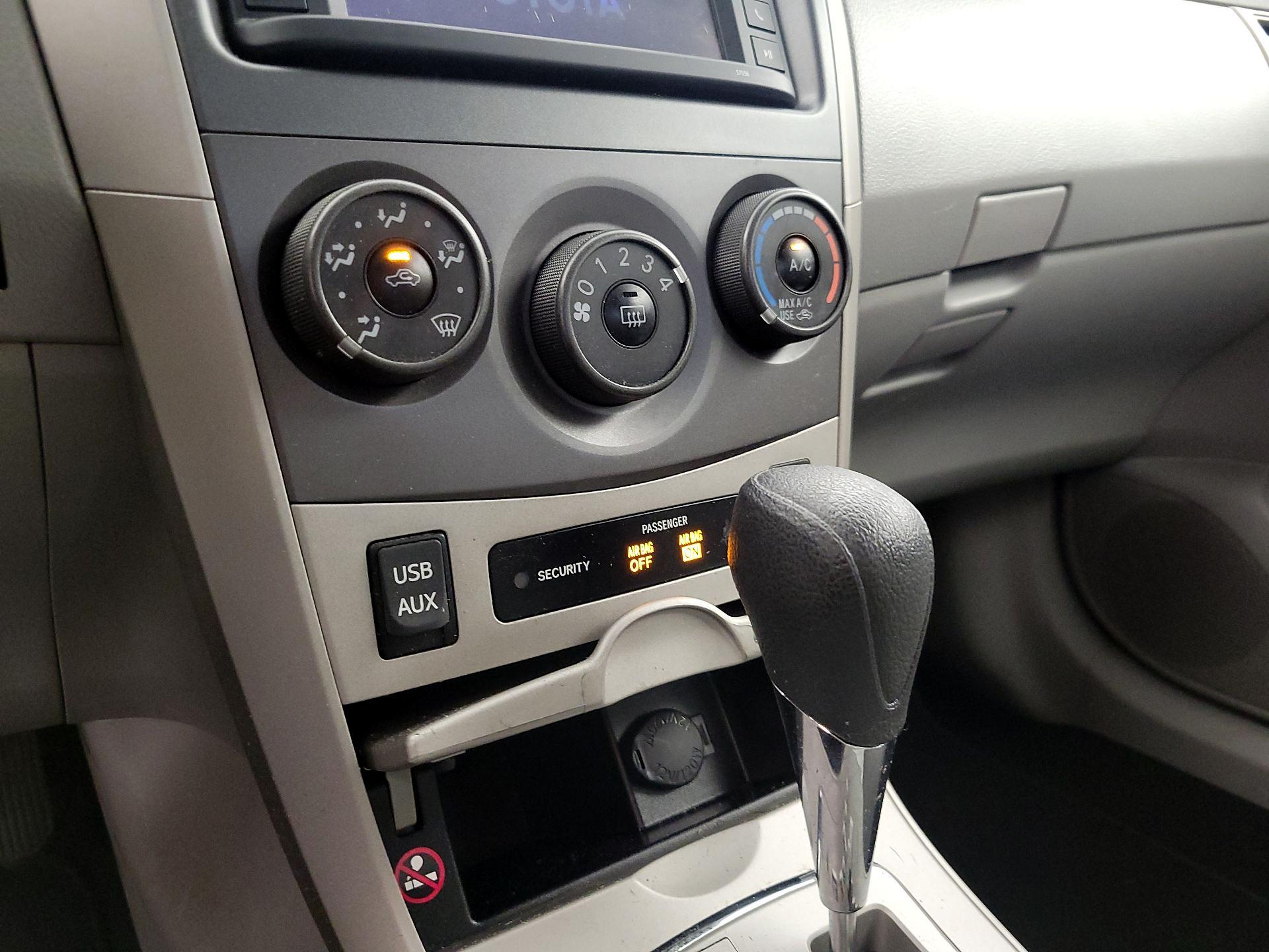 Thumbnail: 2013 Toyota Corolla - 15