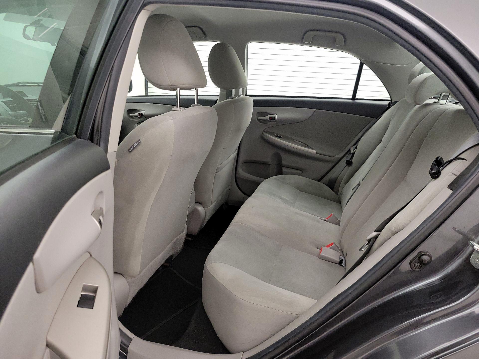Thumbnail: 2013 Toyota Corolla - 18