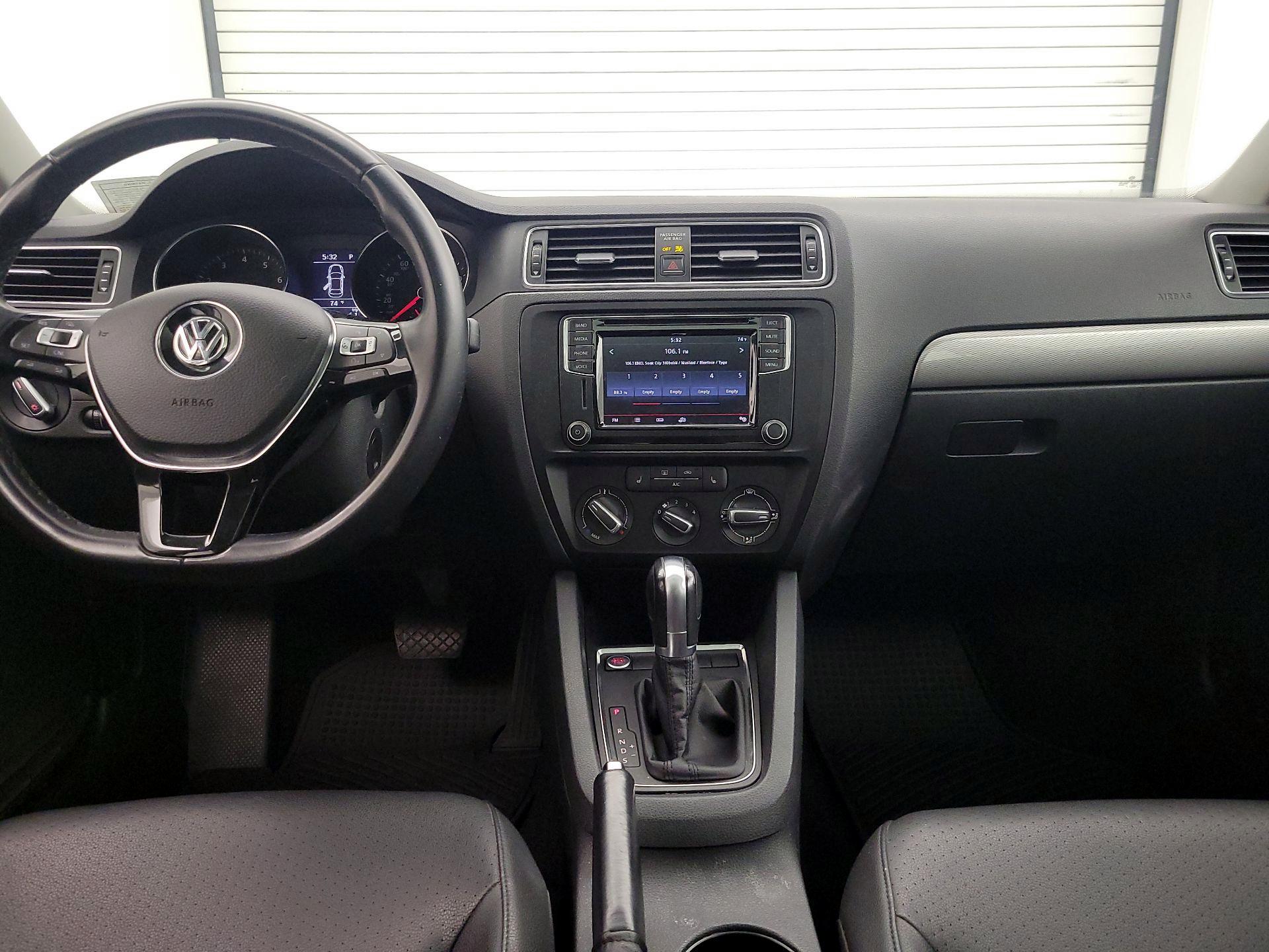 Thumbnail: 2017 Volkswagen Jetta - 9