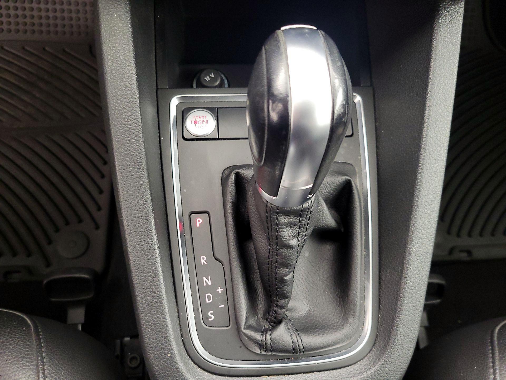 Thumbnail: 2017 Volkswagen Jetta - 16