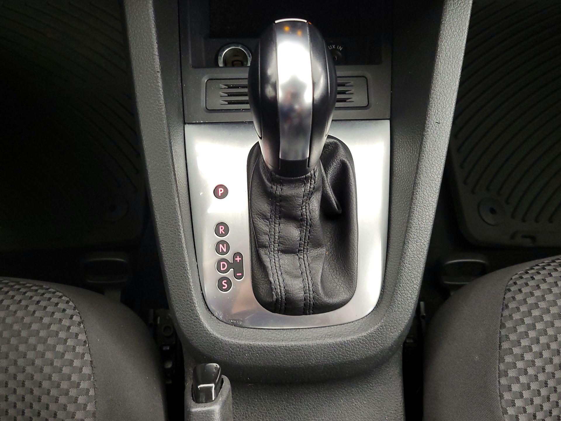Thumbnail: 2014 Volkswagen Jetta - 16
