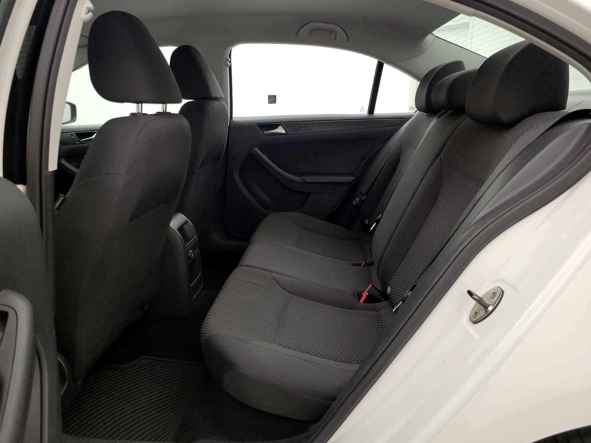 Thumbnail: 2014 Volkswagen Jetta - 18