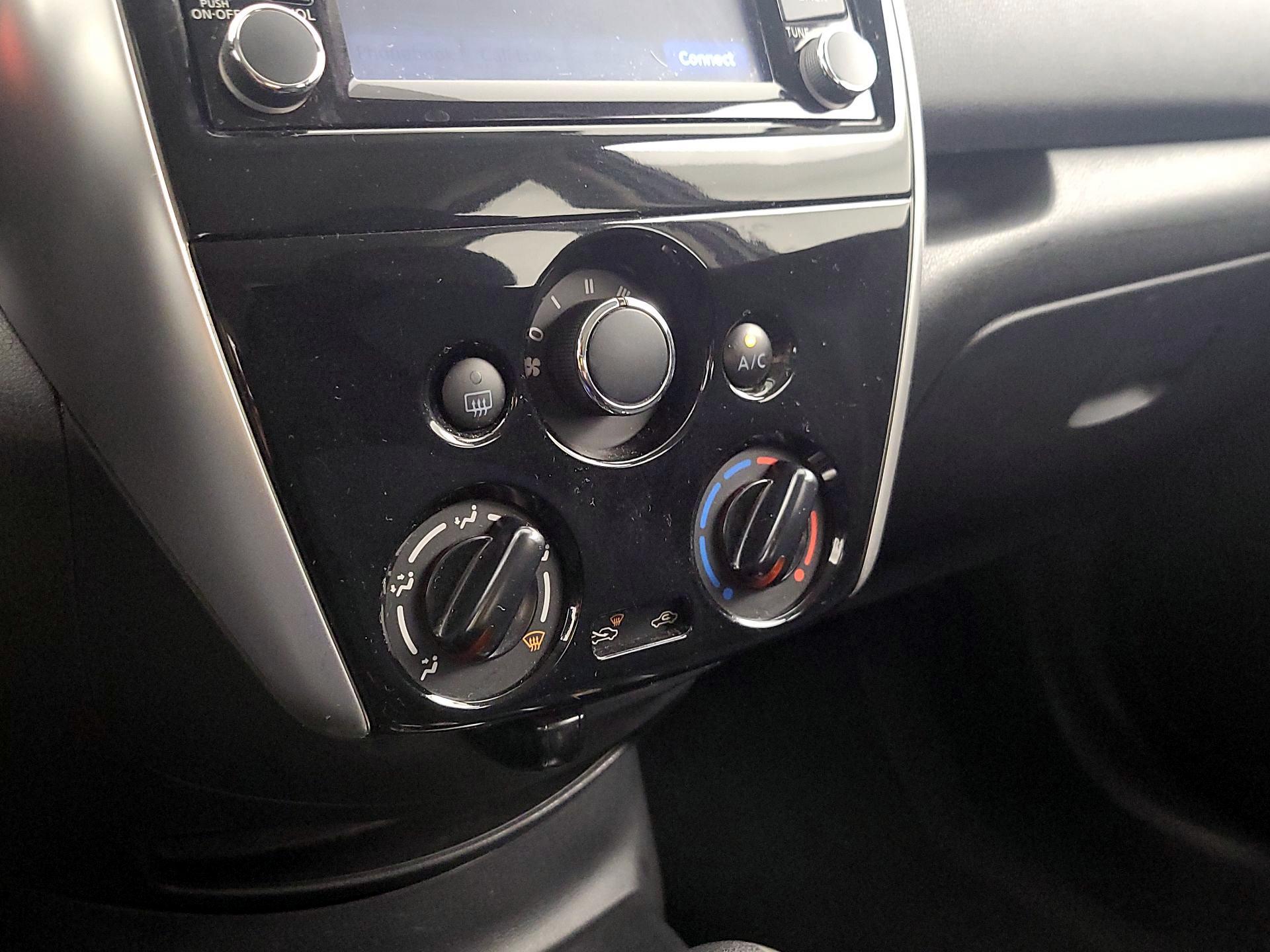 Thumbnail: 2015 Nissan Versa Note - 16