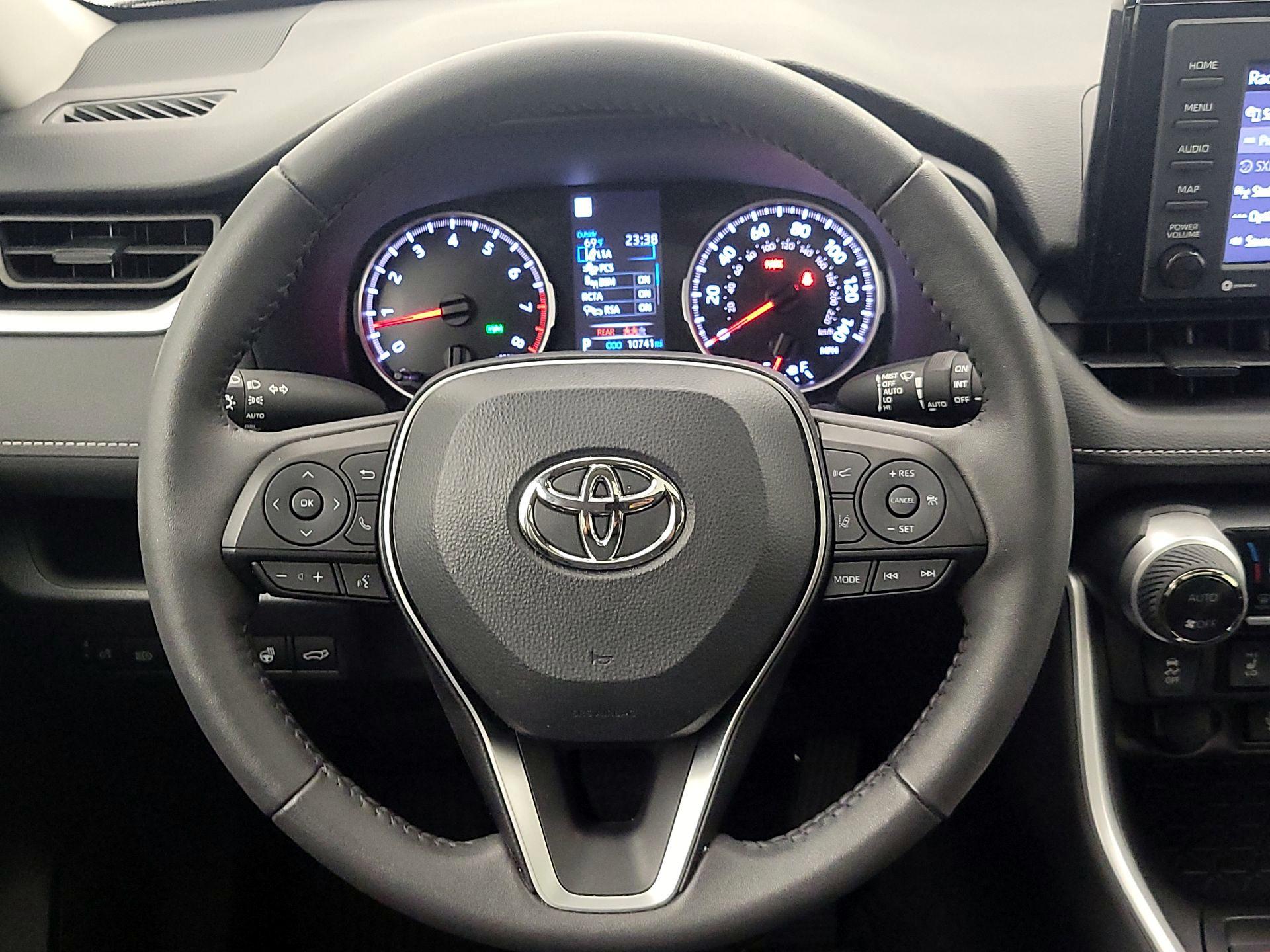 Thumbnail: 2022 Toyota RAV4 - 10