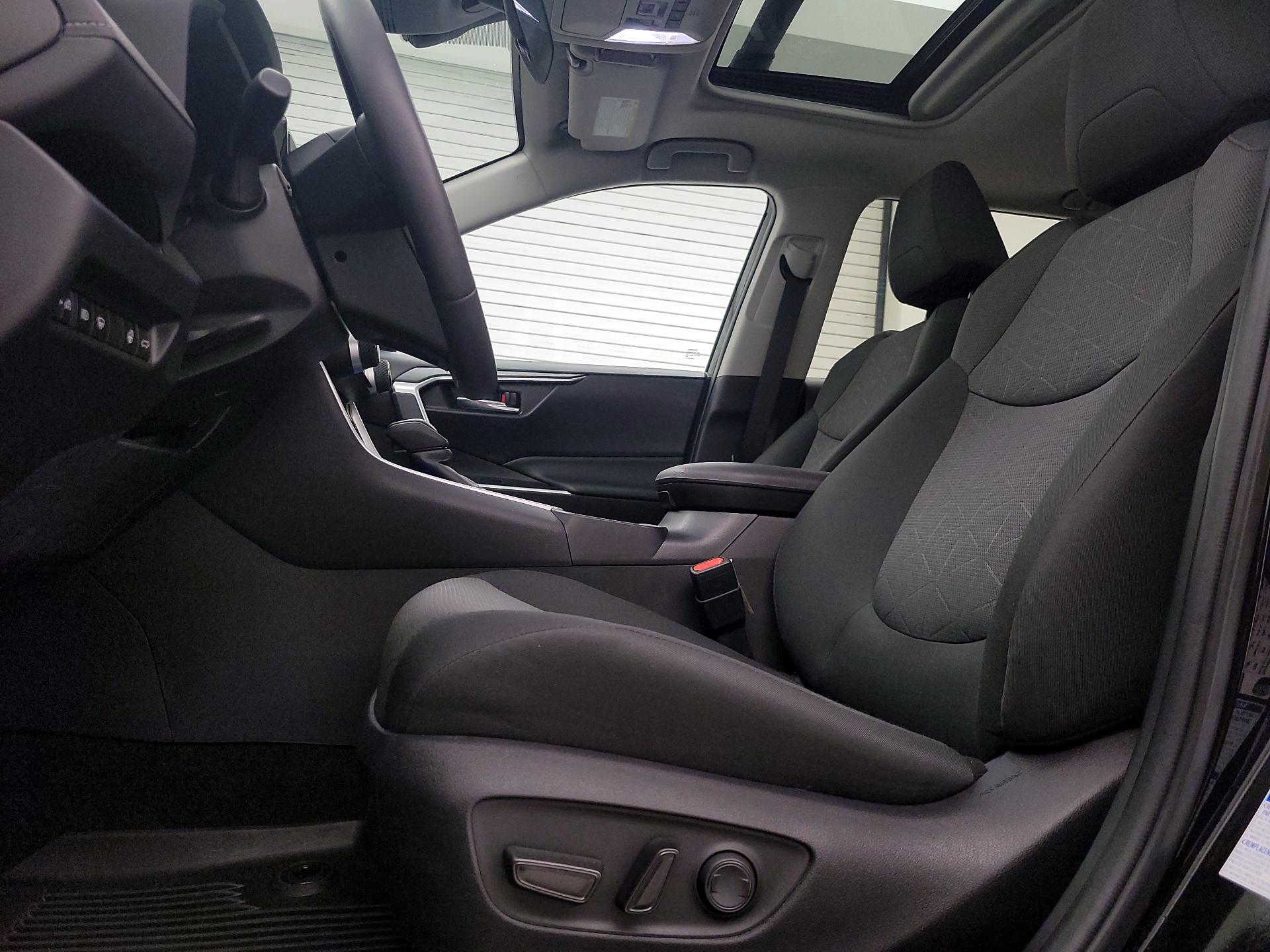 Thumbnail: 2022 Toyota RAV4 - 11