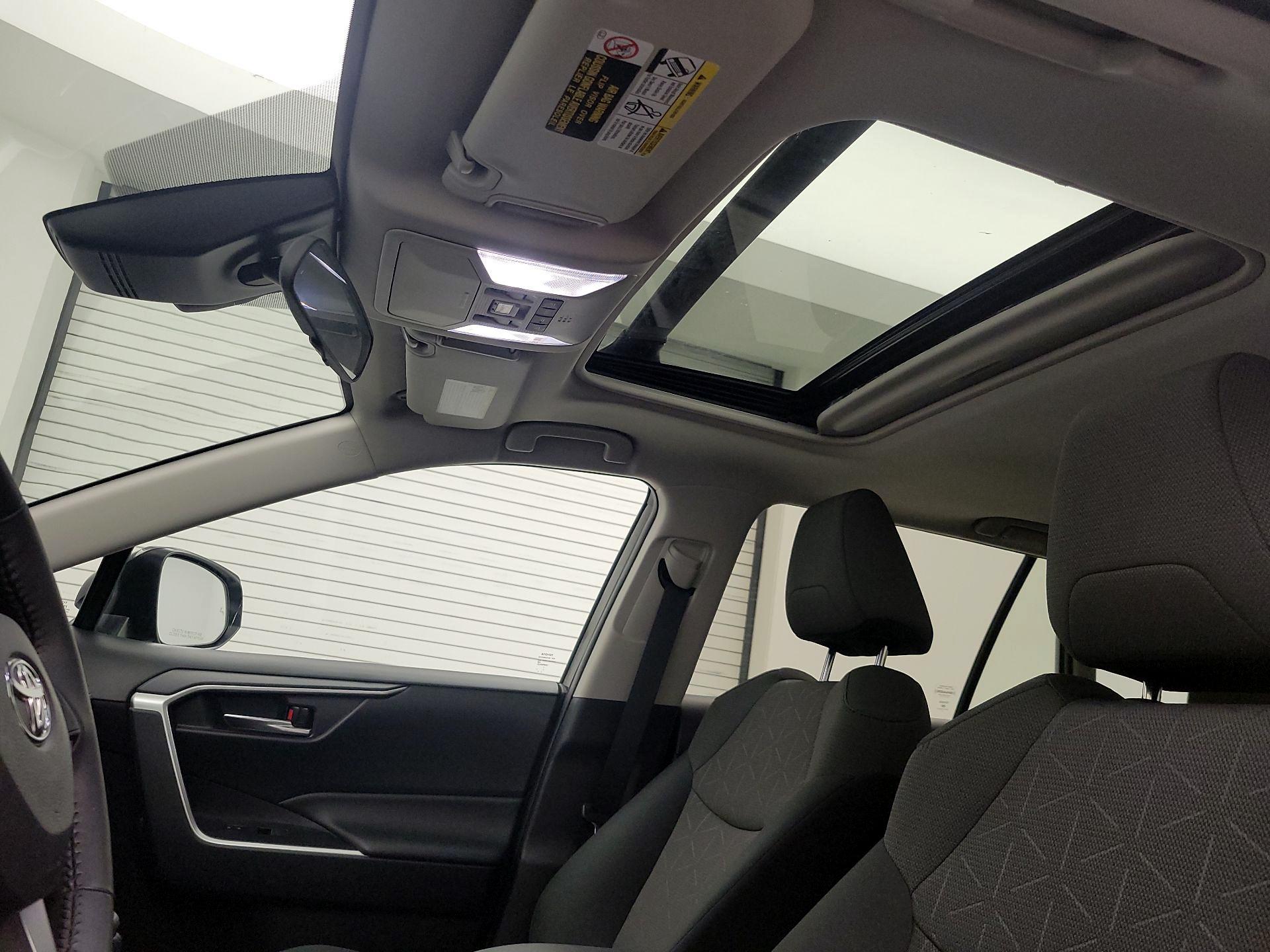 Thumbnail: 2022 Toyota RAV4 - 19