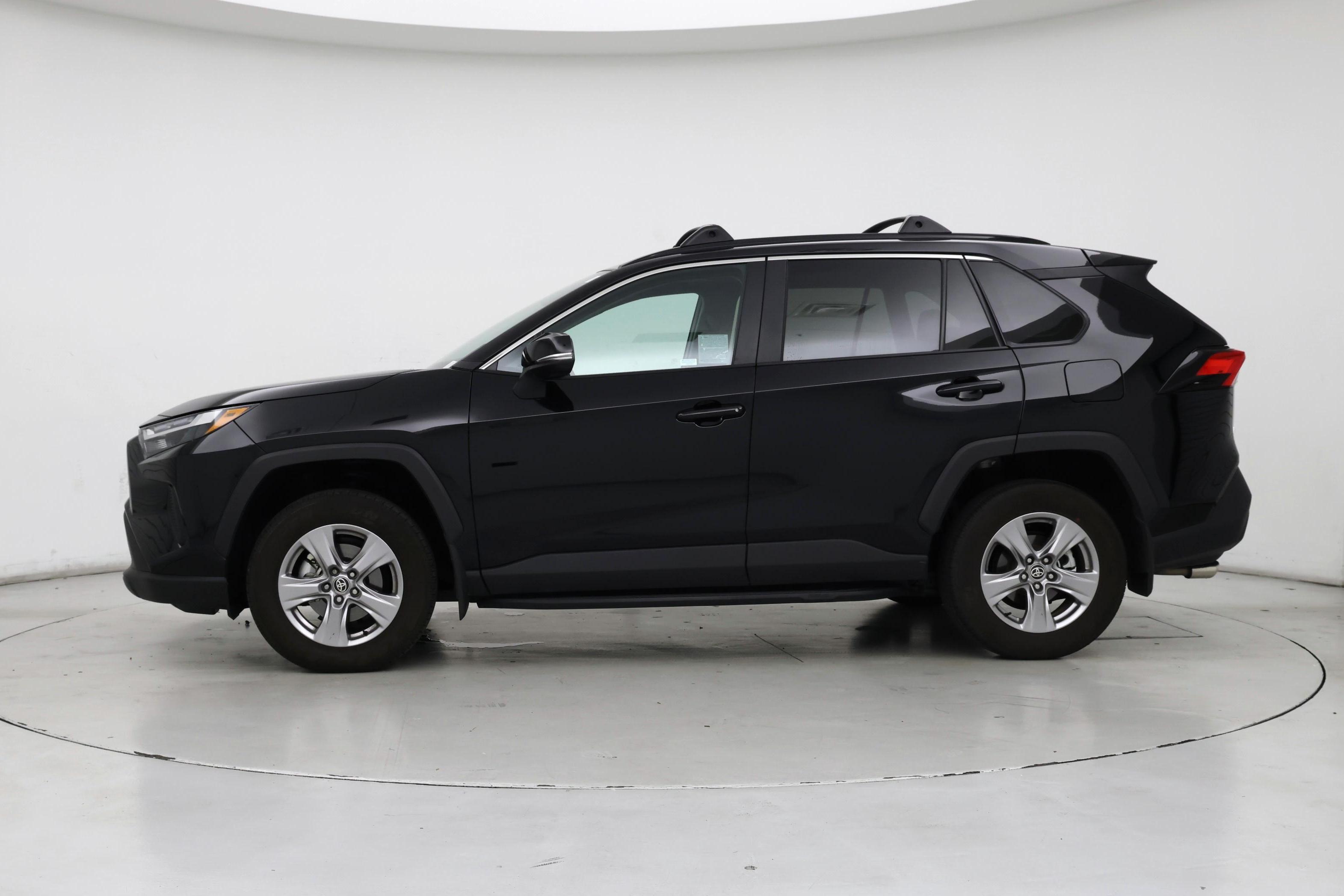 Thumbnail: 2022 Toyota RAV4 - 3
