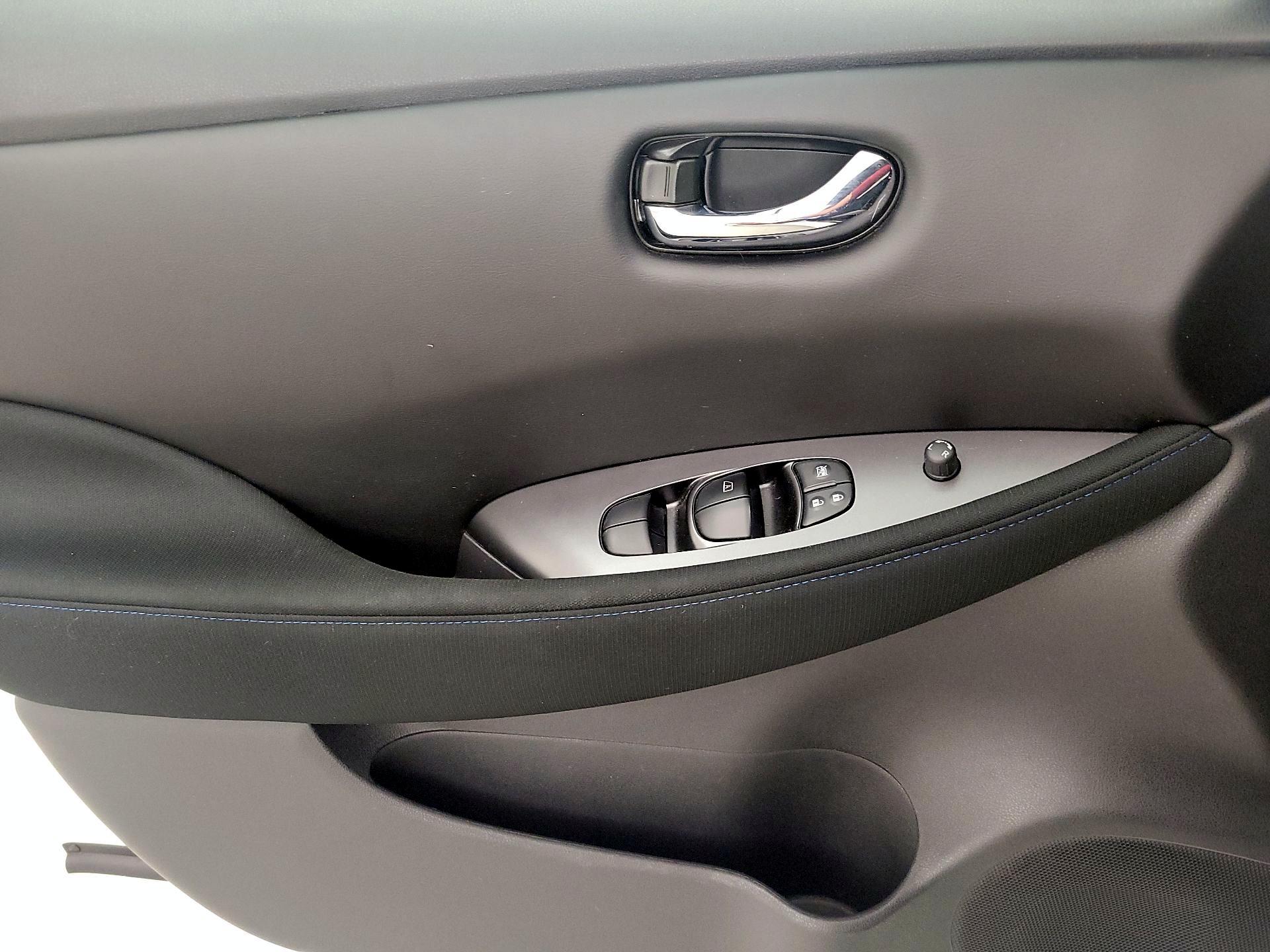 Thumbnail: 2022 Nissan Leaf - 12