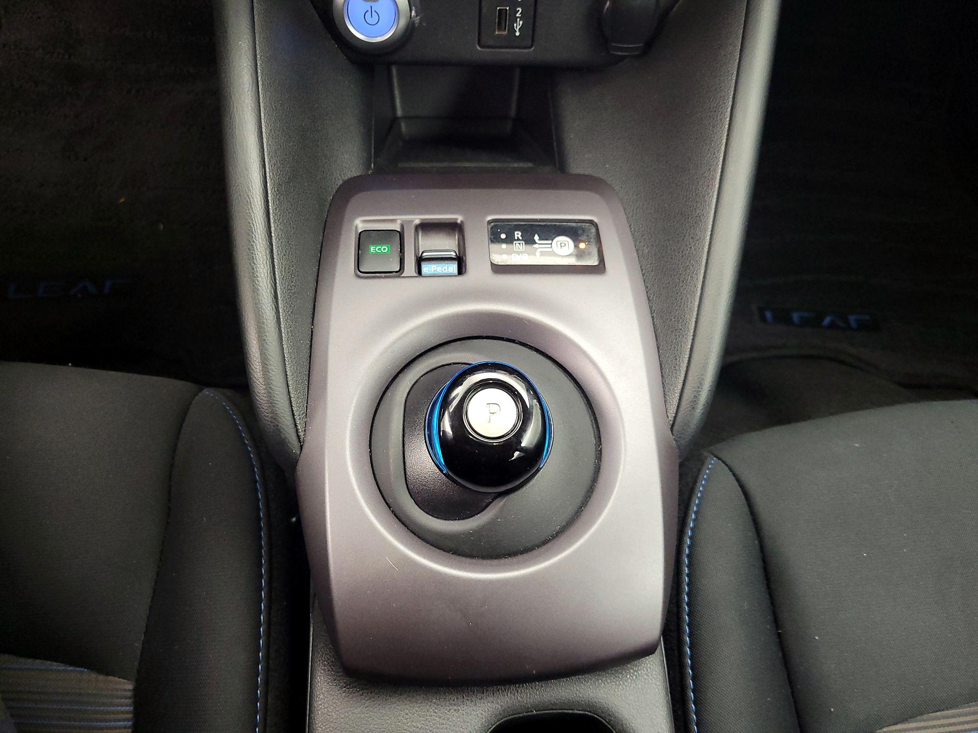 Thumbnail: 2022 Nissan Leaf - 17
