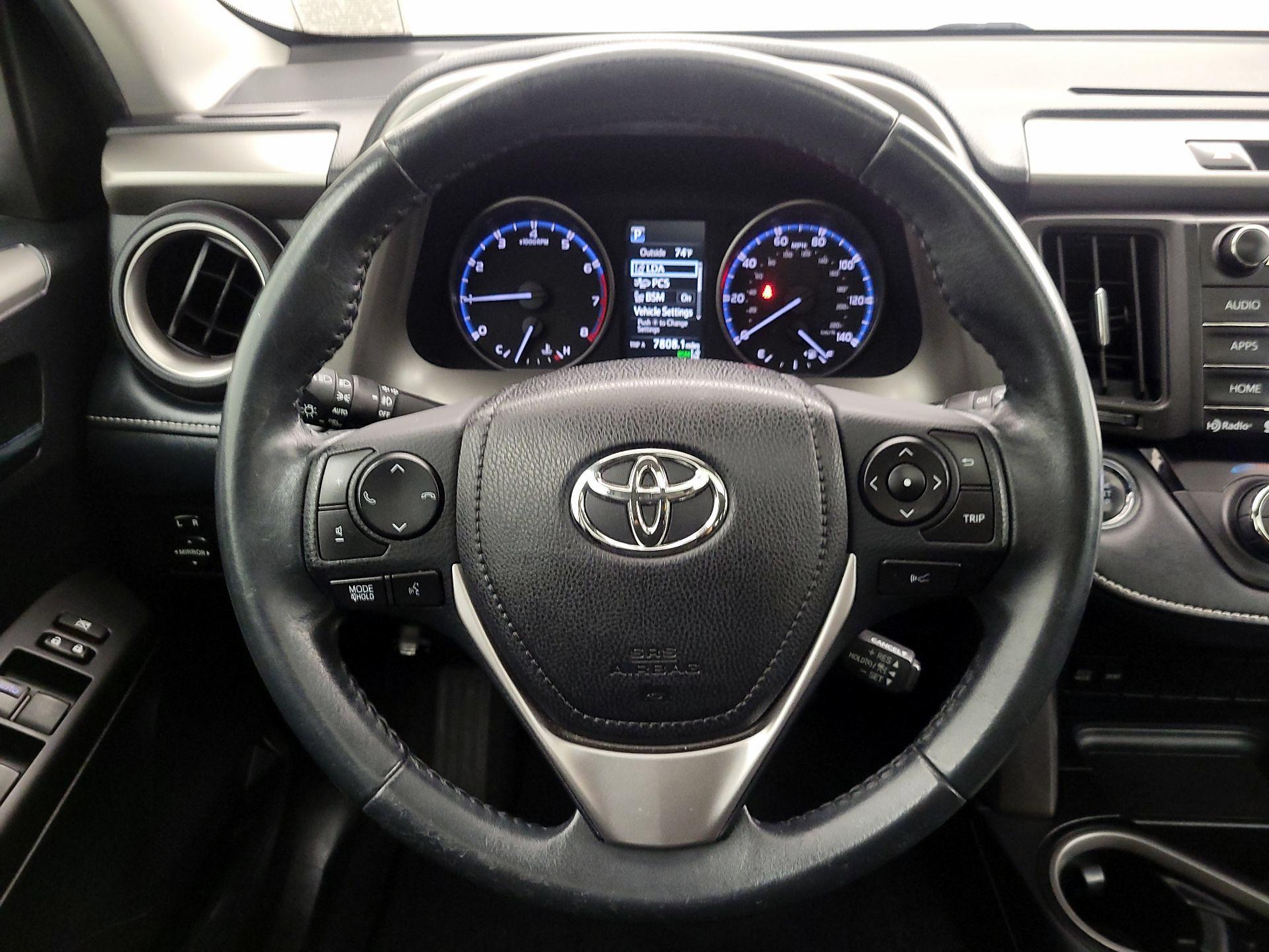 Thumbnail: 2018 Toyota RAV4 - 10