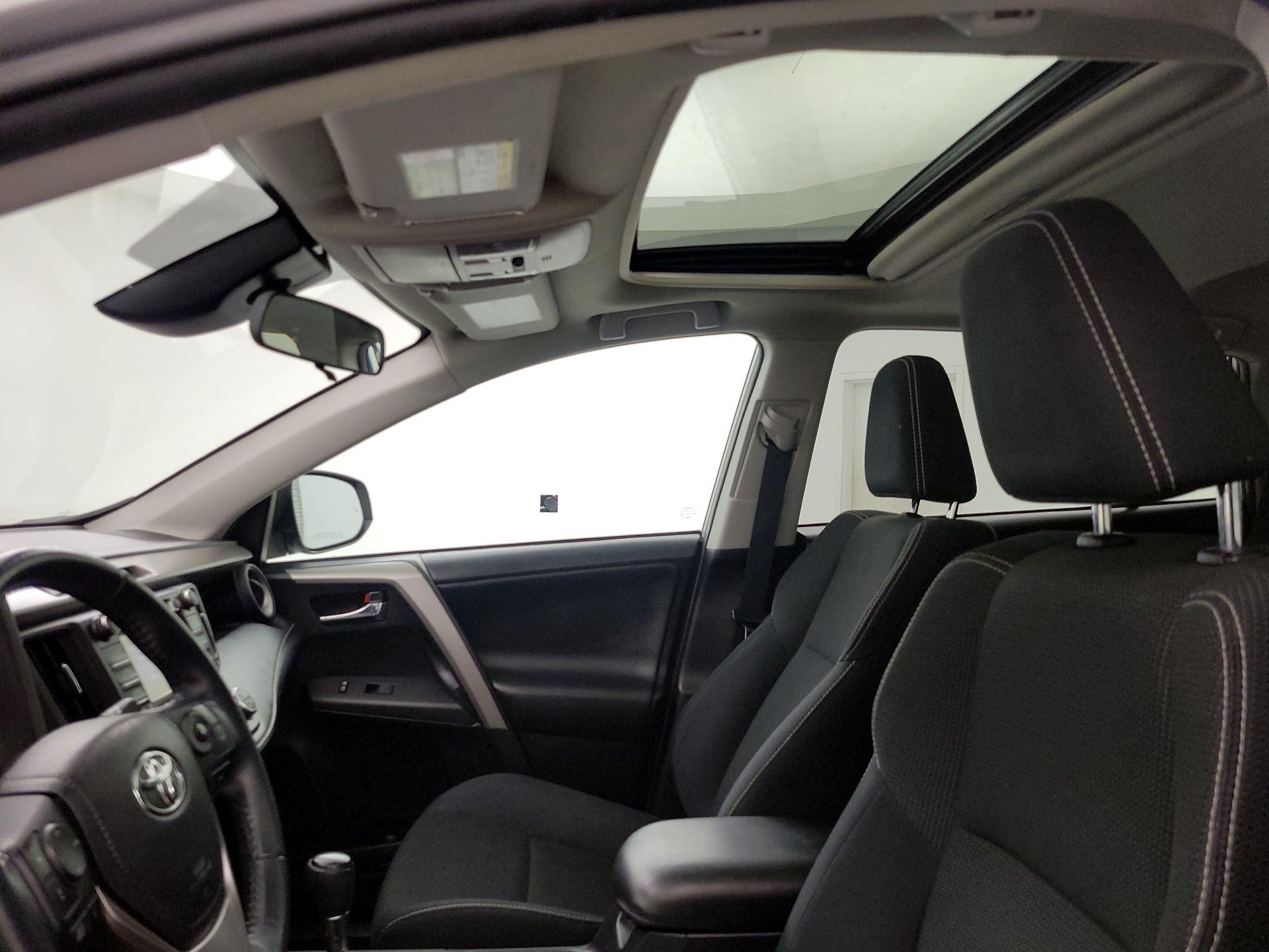 Thumbnail: 2018 Toyota RAV4 - 19