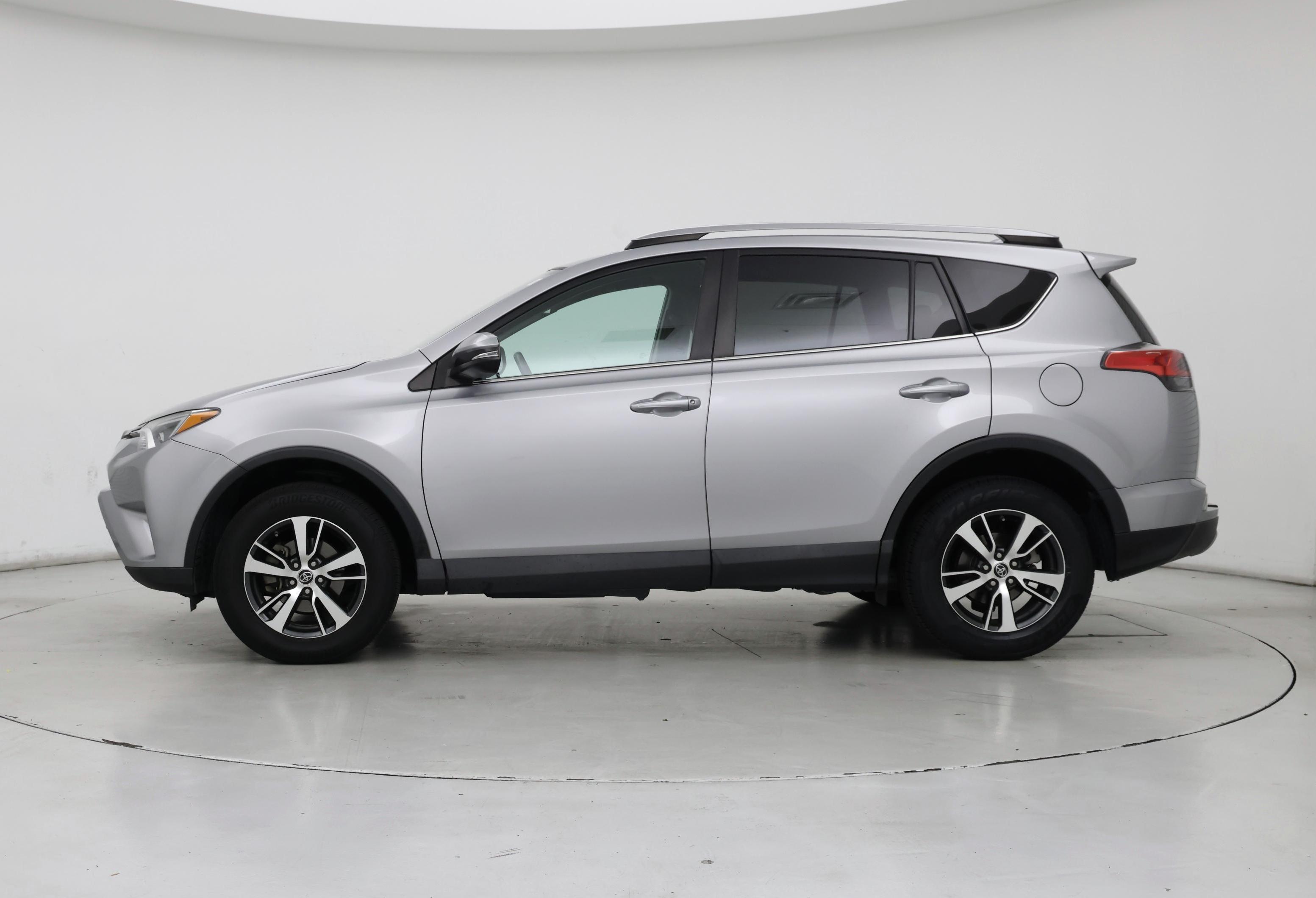 Thumbnail: 2018 Toyota RAV4 - 3