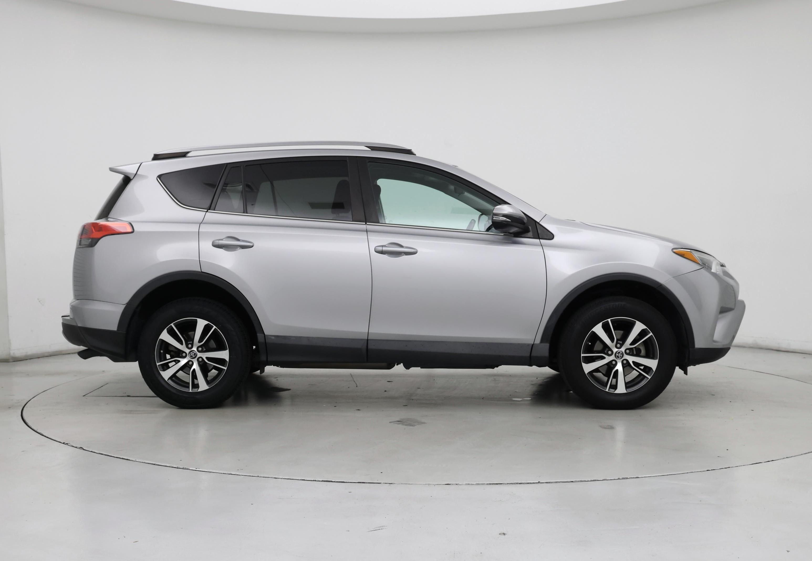 Thumbnail: 2018 Toyota RAV4 - 7