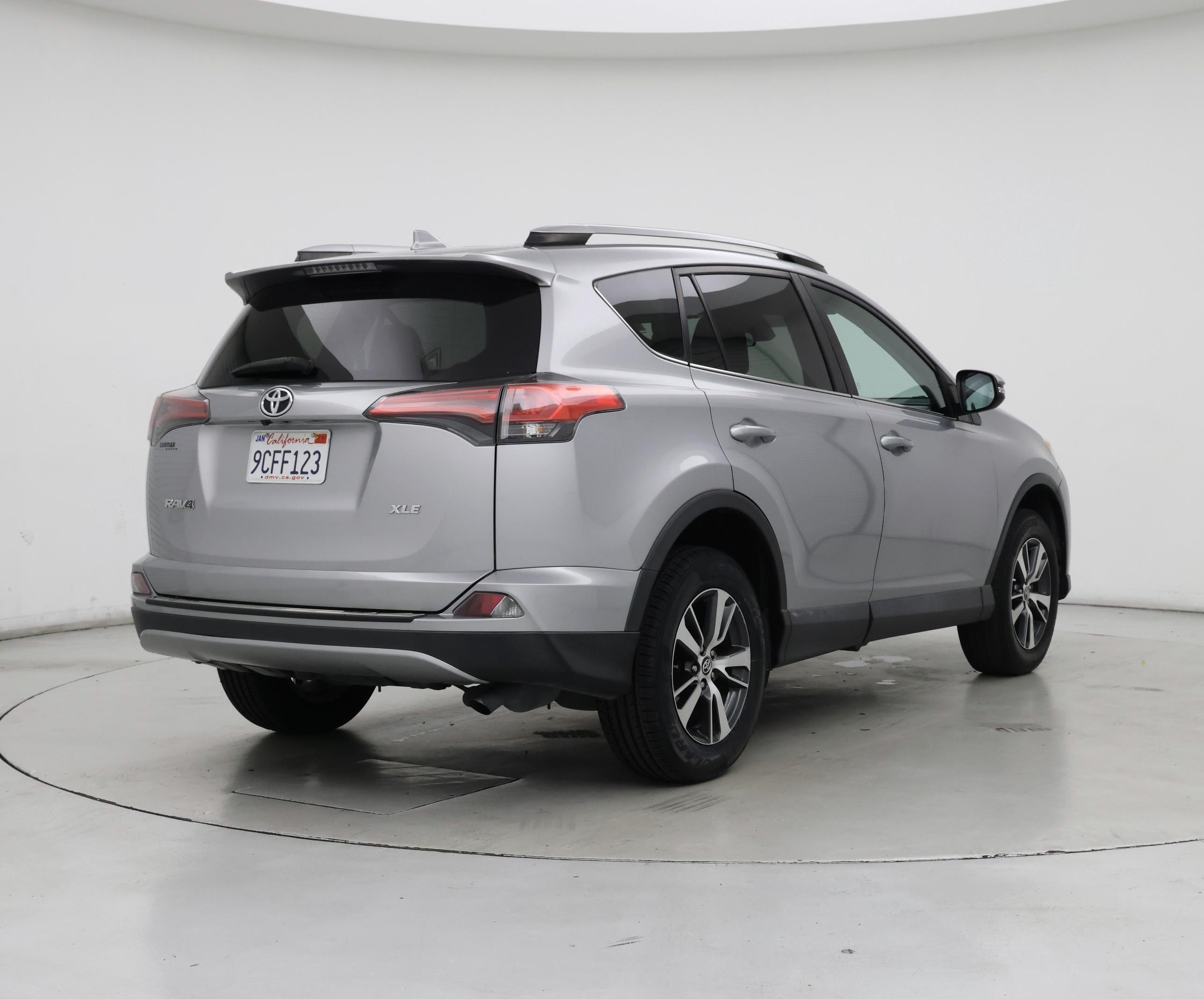 Thumbnail: 2018 Toyota RAV4 - 8