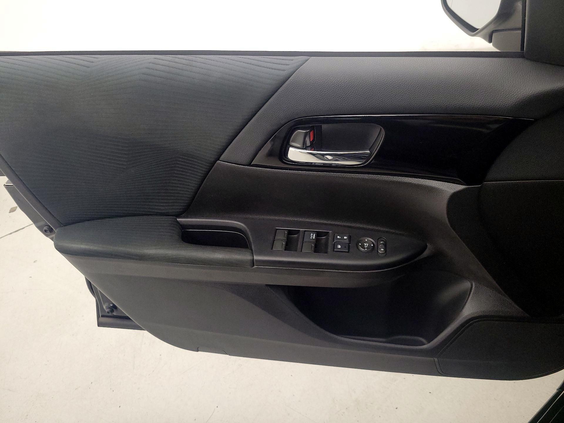 Thumbnail: 2016 Honda Accord - 12