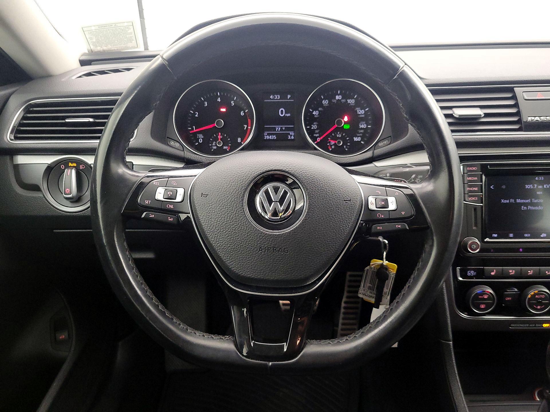 Thumbnail: 2018 Volkswagen Passat - 10