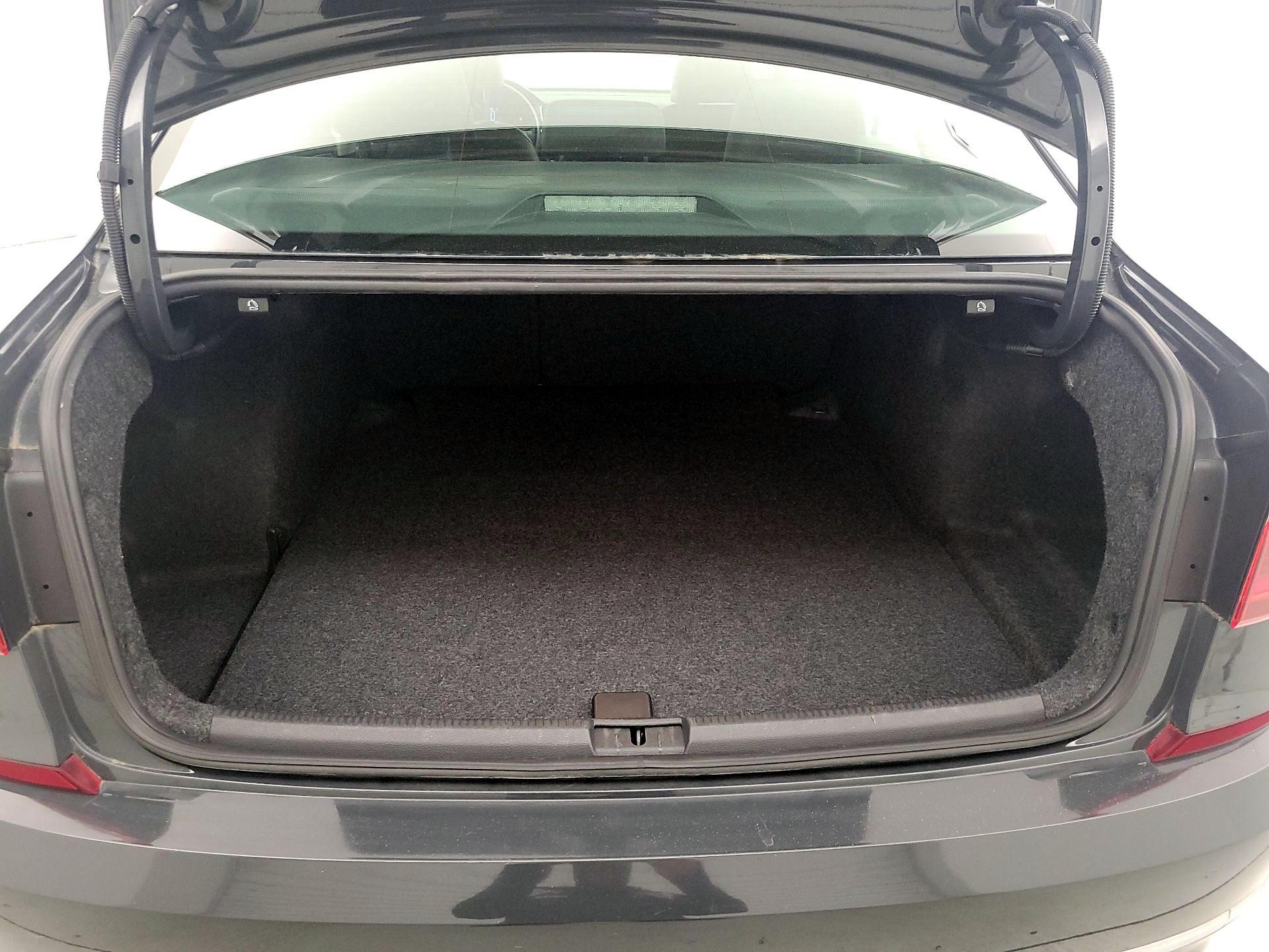 Thumbnail: 2018 Volkswagen Passat - 20