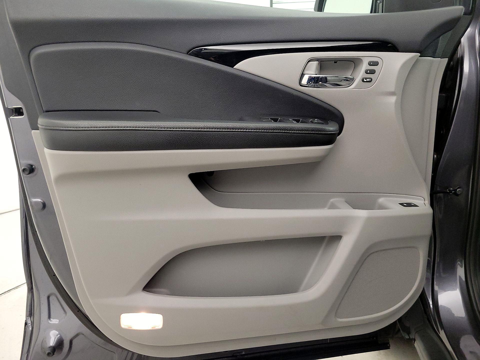 Thumbnail: 2019 Honda Pilot - 12