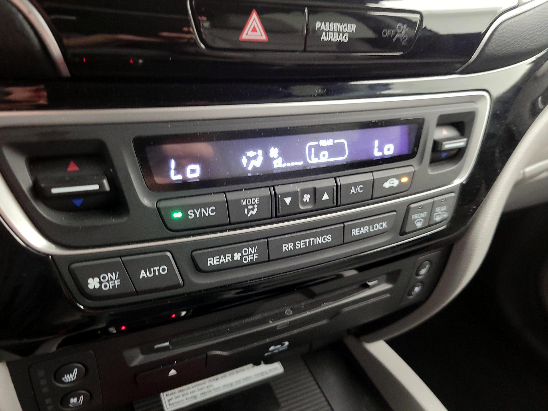 Thumbnail: 2019 Honda Pilot - 17