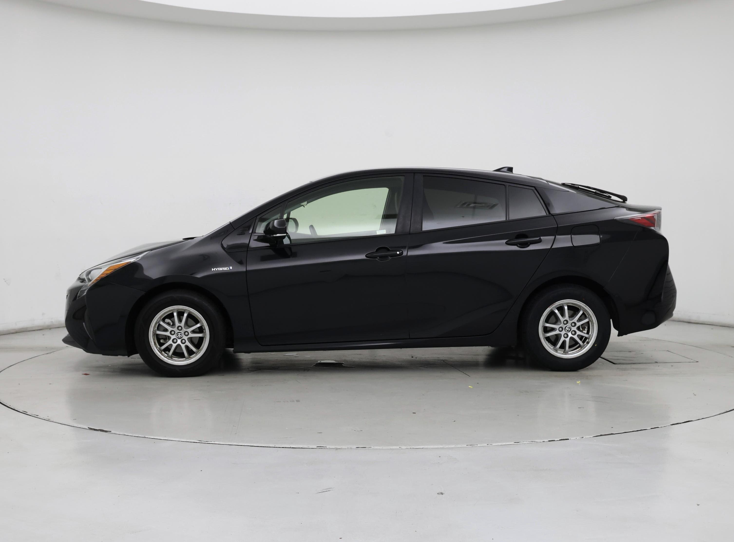 Thumbnail: 2018 Toyota Prius - 3