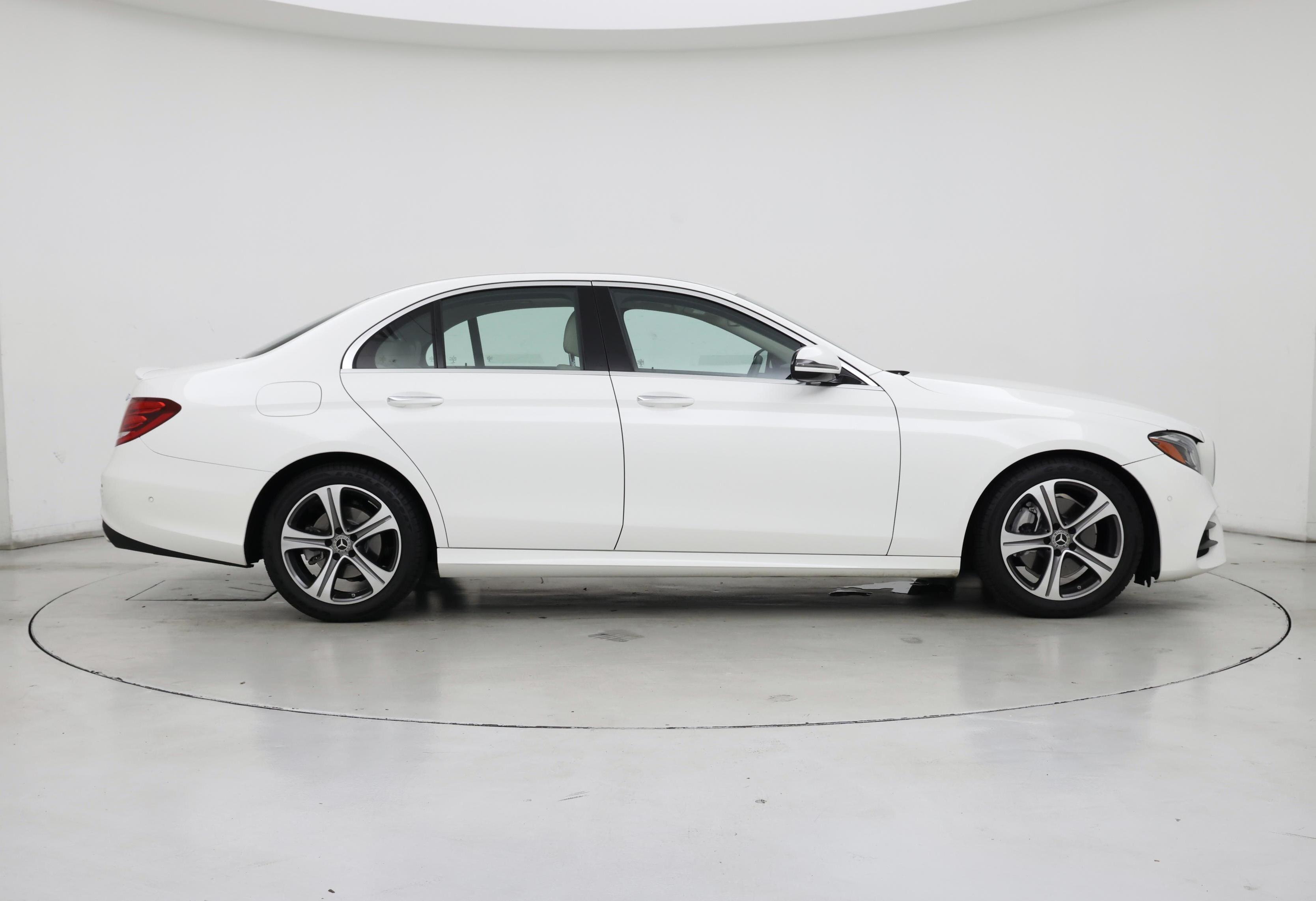 Thumbnail: 2018 Mercedes-Benz E-Class - 7