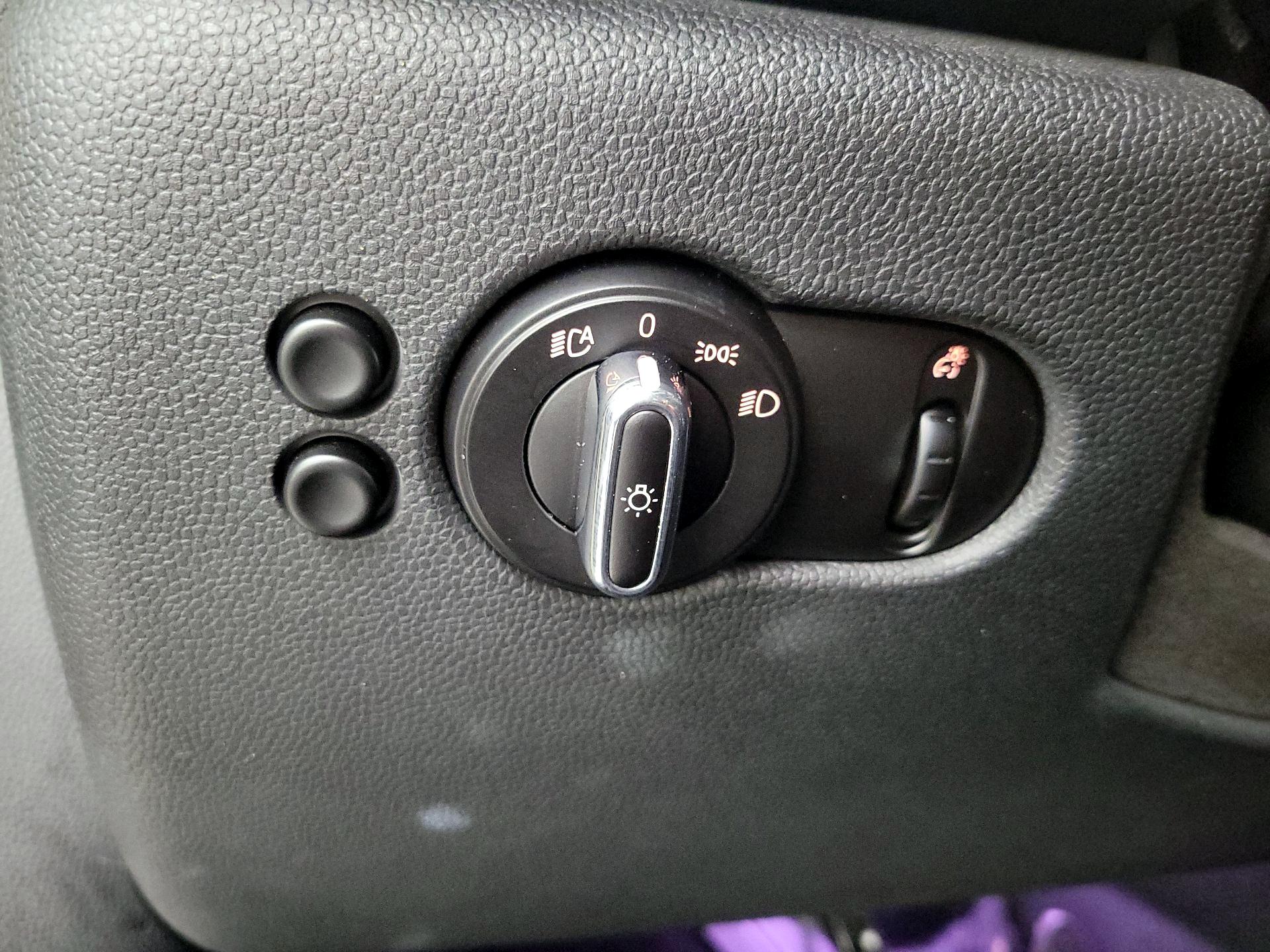 Thumbnail: 2015 MINI Cooper Hardtop - 13