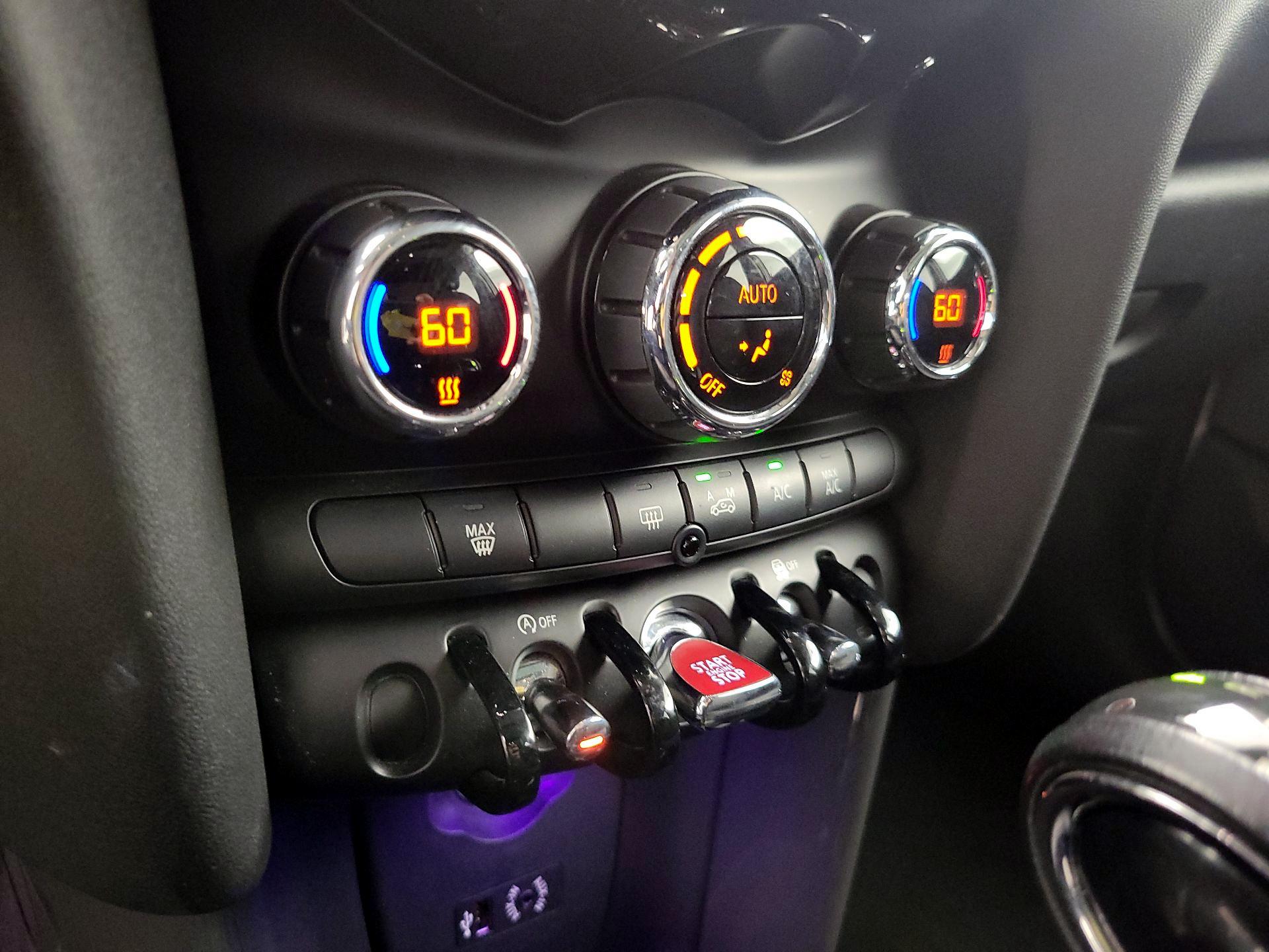 Thumbnail: 2015 MINI Cooper Hardtop - 15