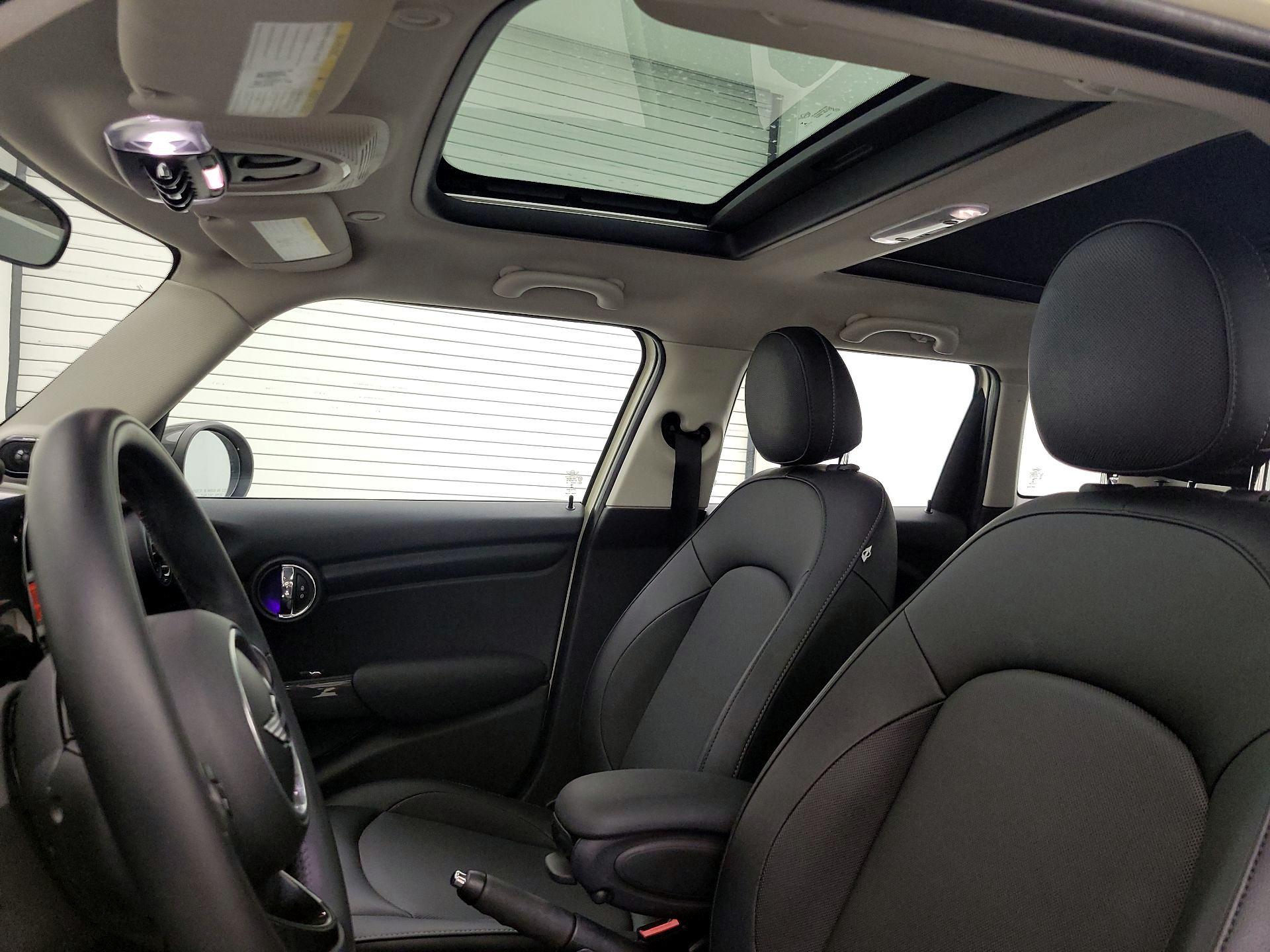 Thumbnail: 2015 MINI Cooper Hardtop - 18
