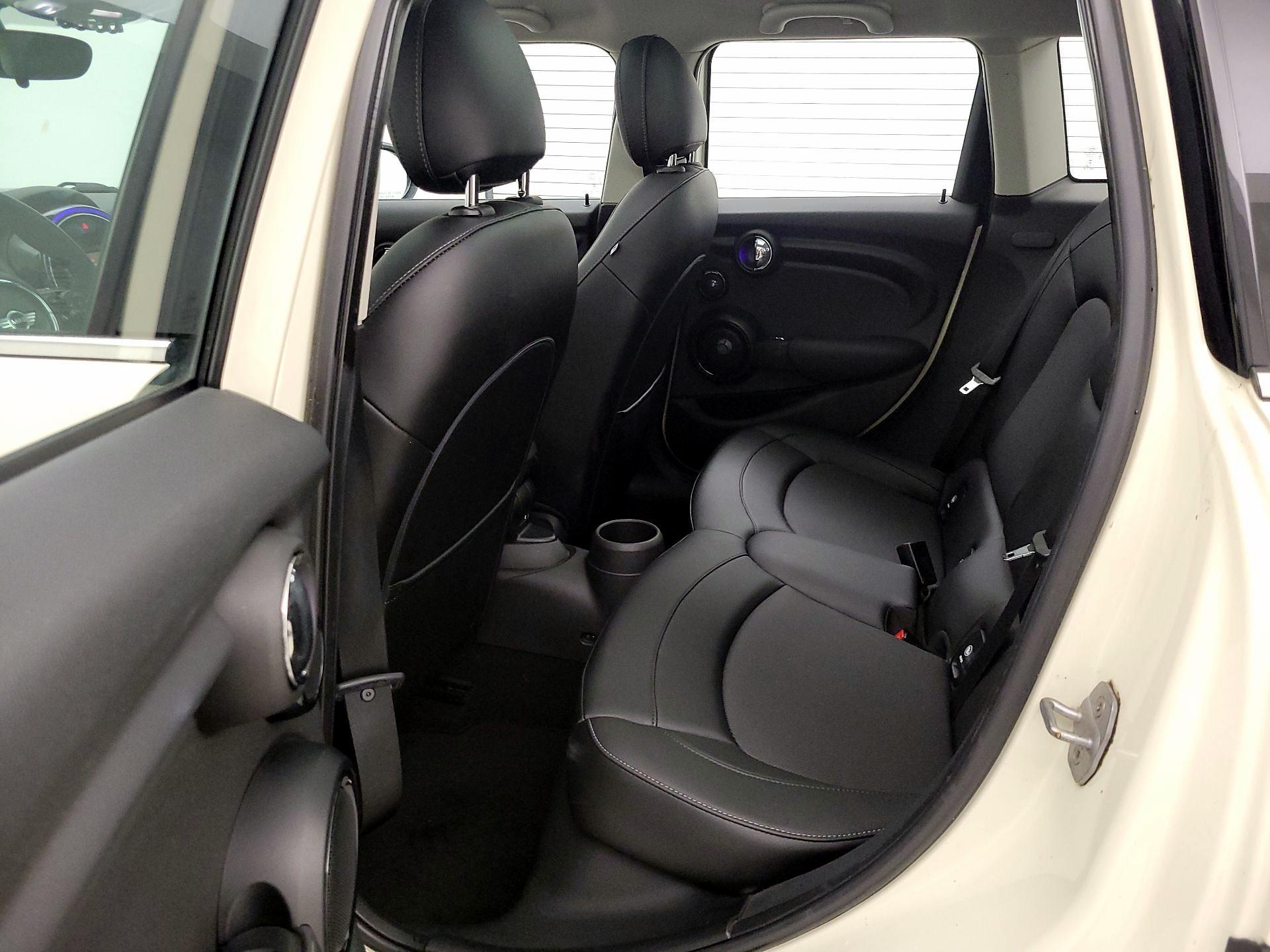 Thumbnail: 2015 MINI Cooper Hardtop - 19