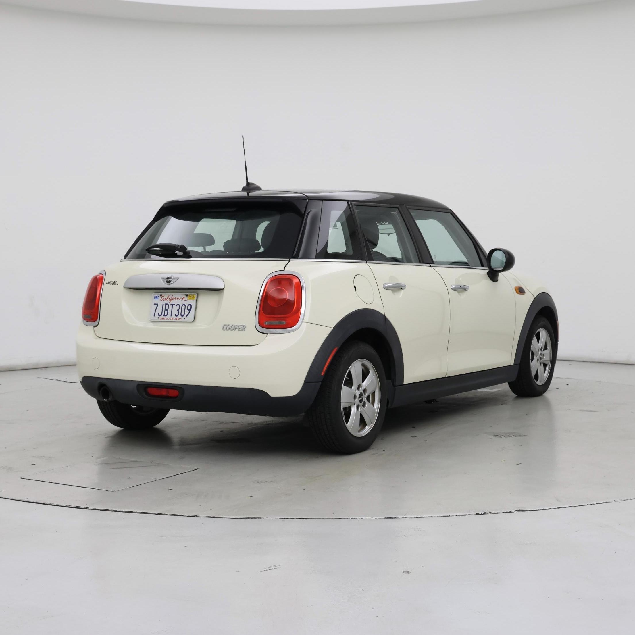 Thumbnail: 2015 MINI Cooper Hardtop - 8