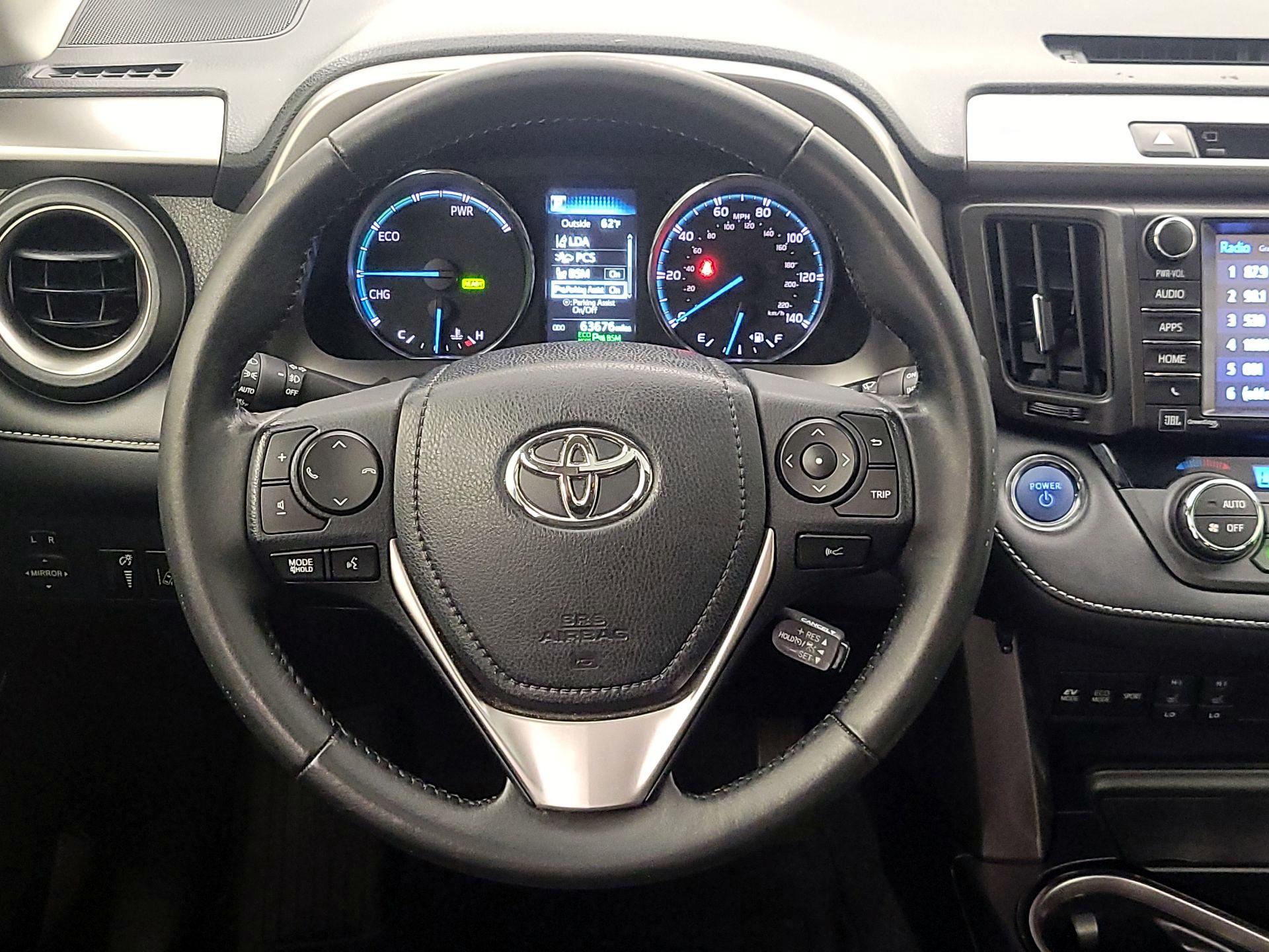Thumbnail: 2017 Toyota RAV4 - 10