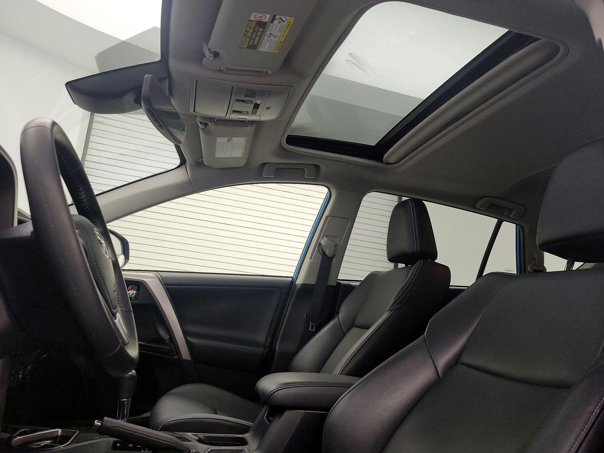 Thumbnail: 2017 Toyota RAV4 - 20