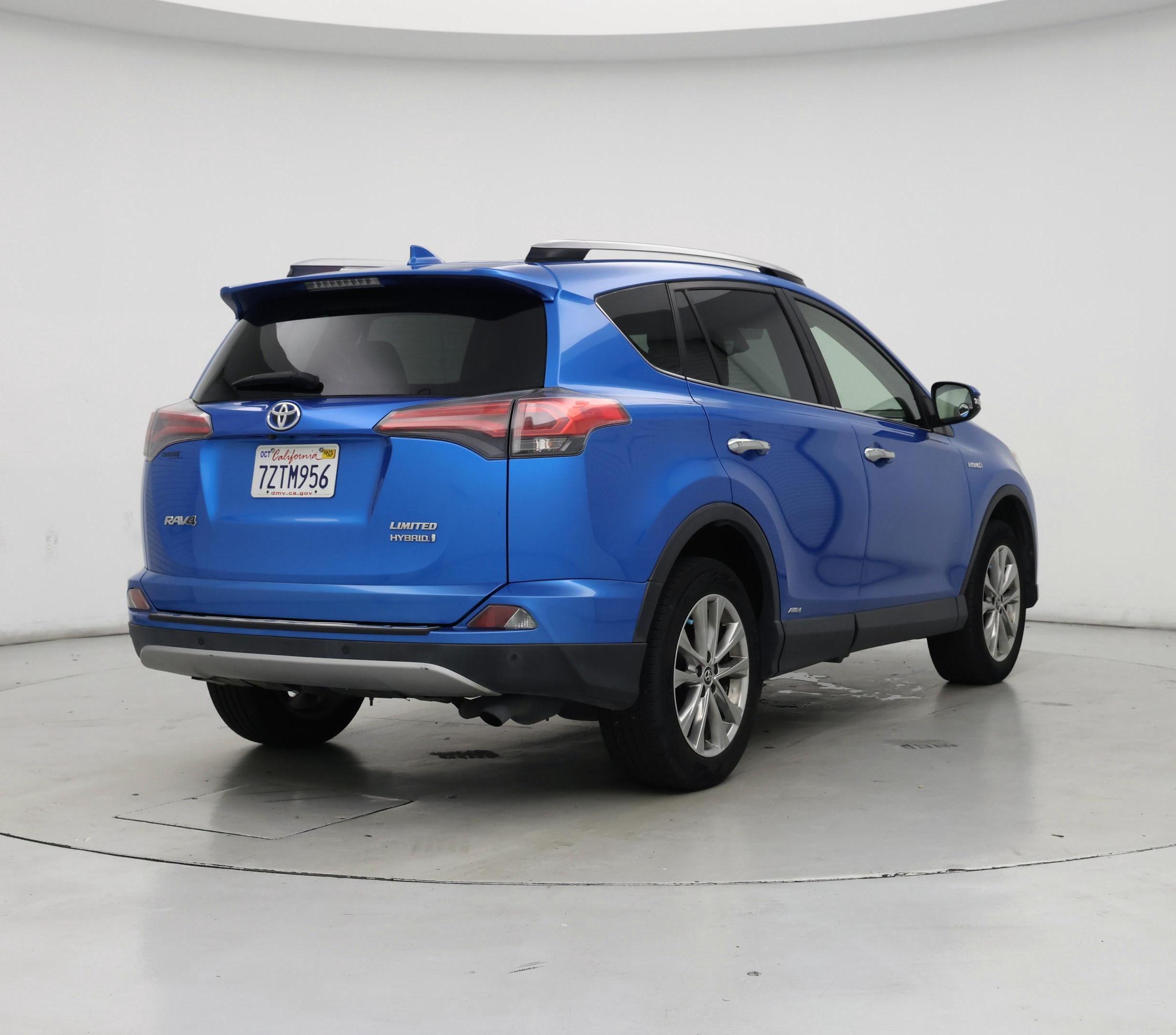Thumbnail: 2017 Toyota RAV4 - 8