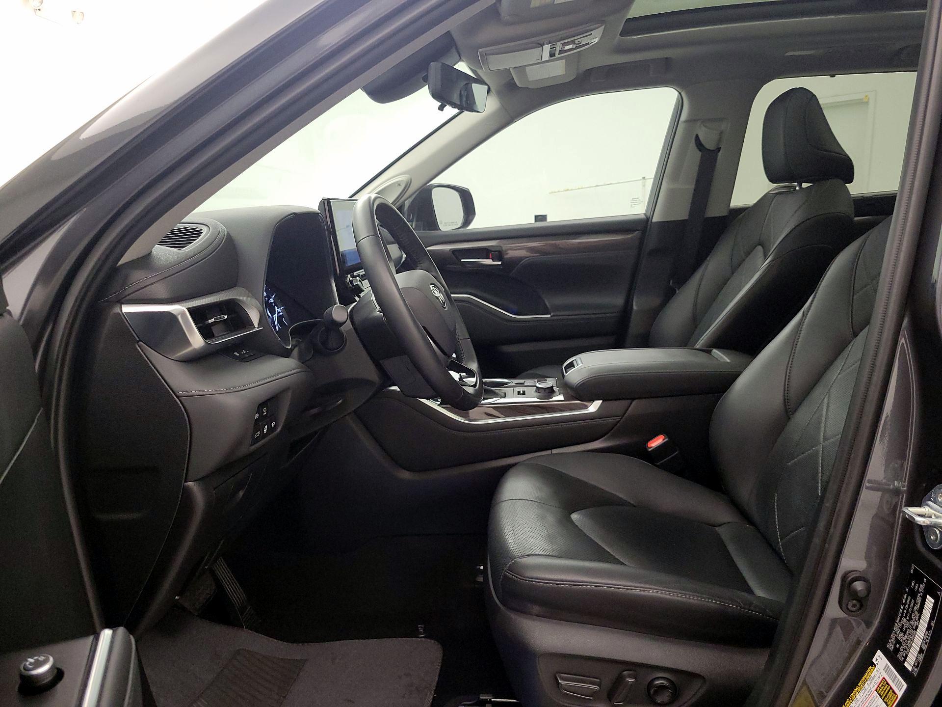 Thumbnail: 2020 Toyota Highlander - 11