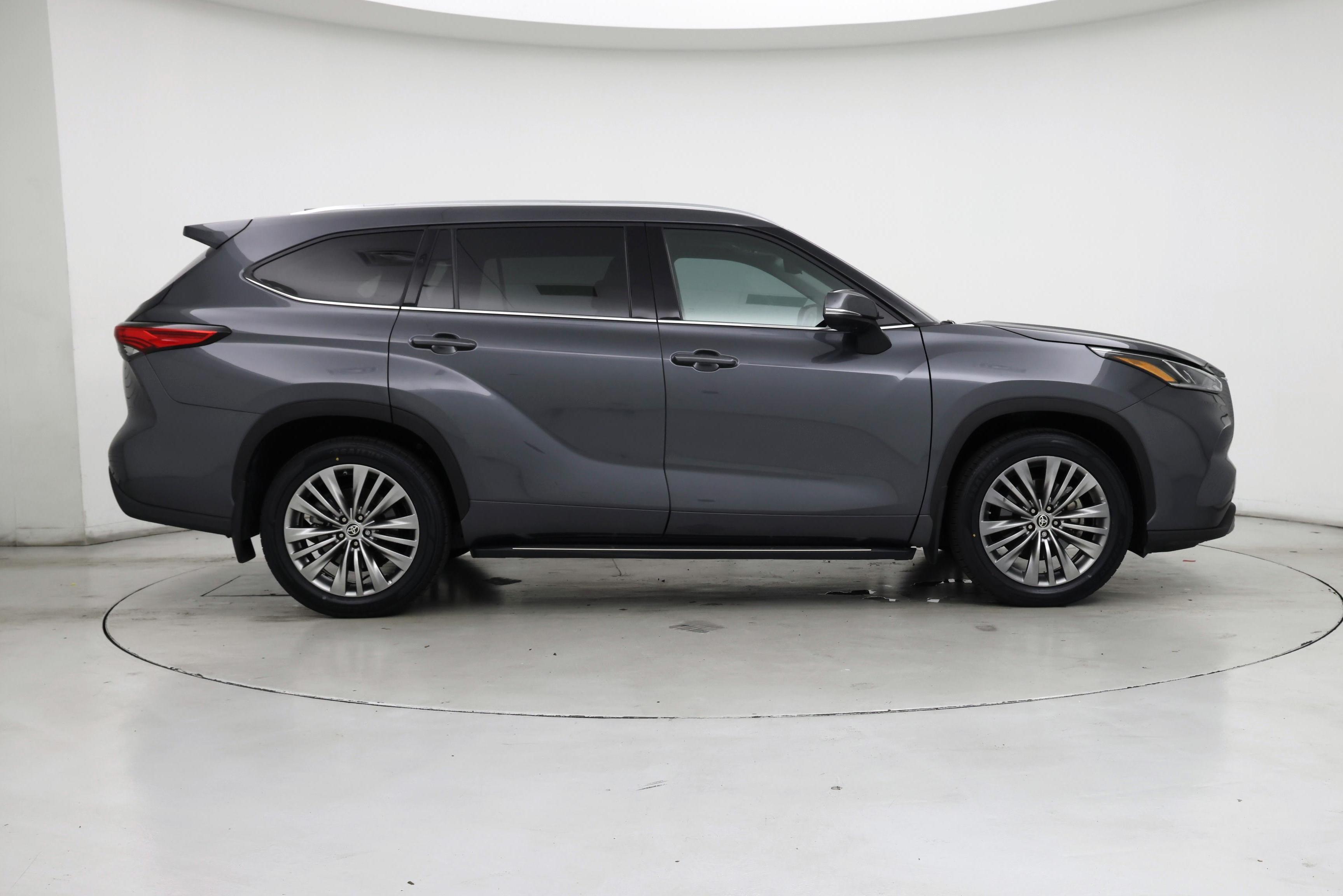 Thumbnail: 2020 Toyota Highlander - 7