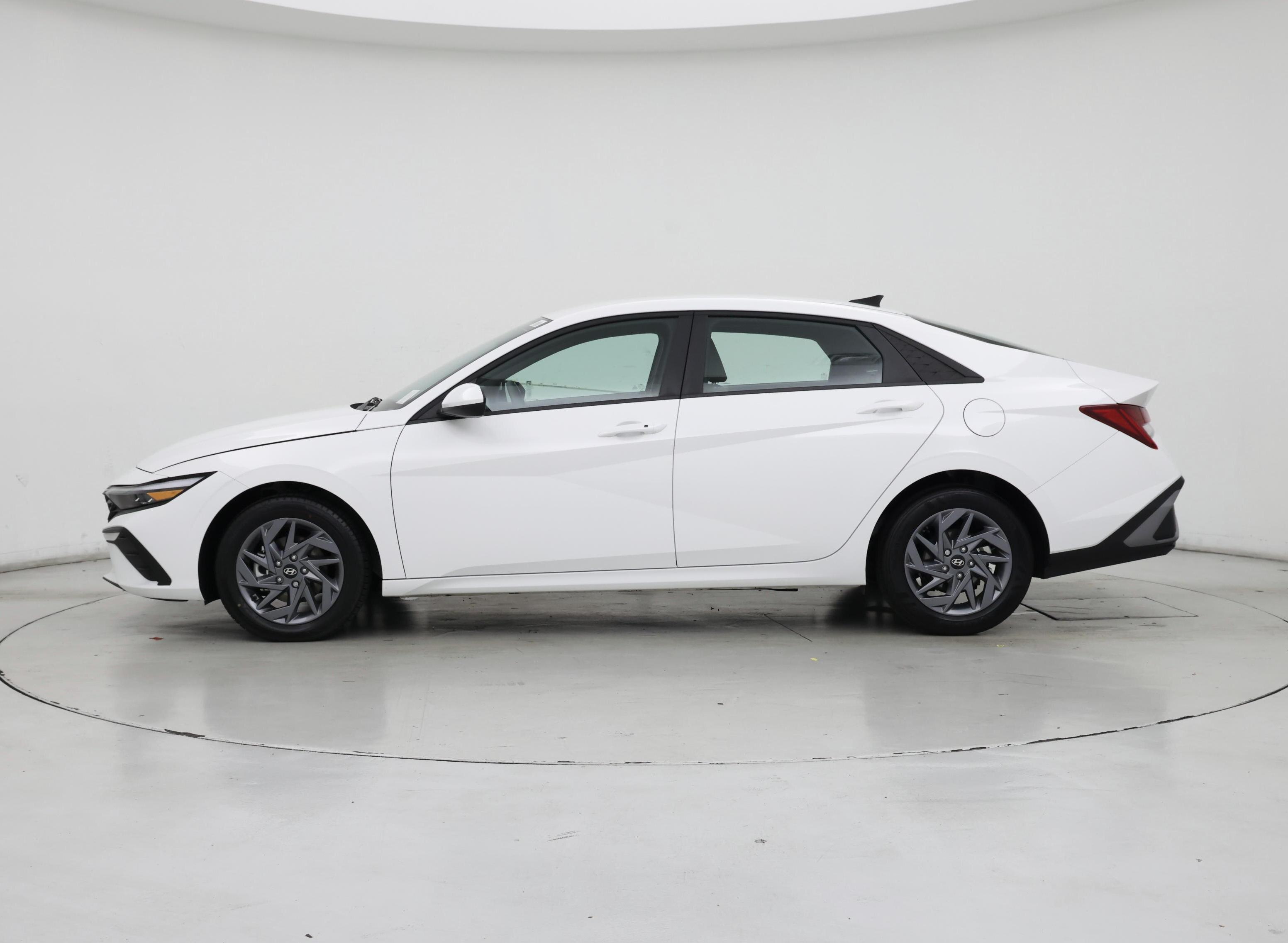 Thumbnail: 2024 Hyundai Elantra - 3