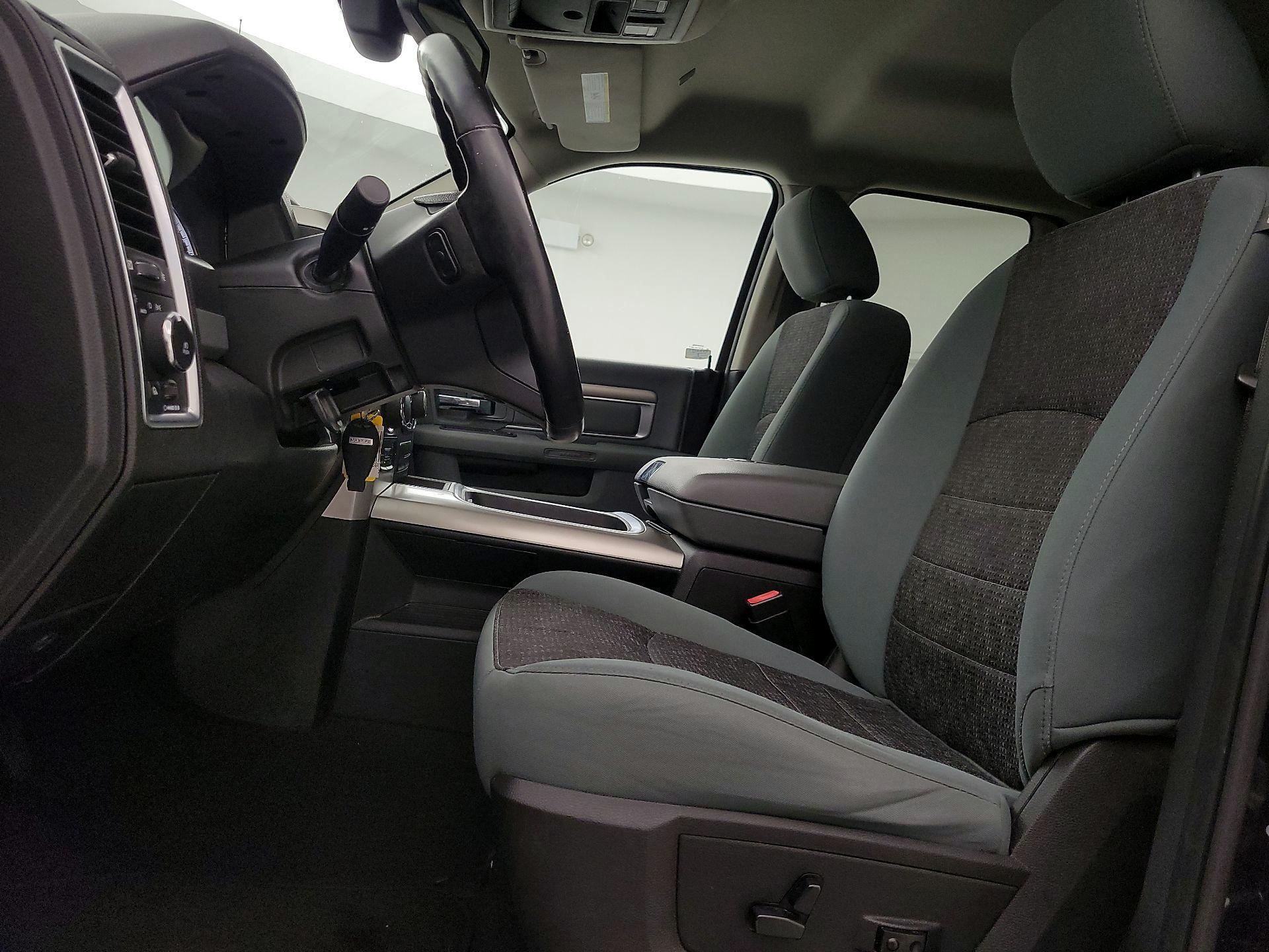 Thumbnail: 2019 RAM 1500 Classic - 11