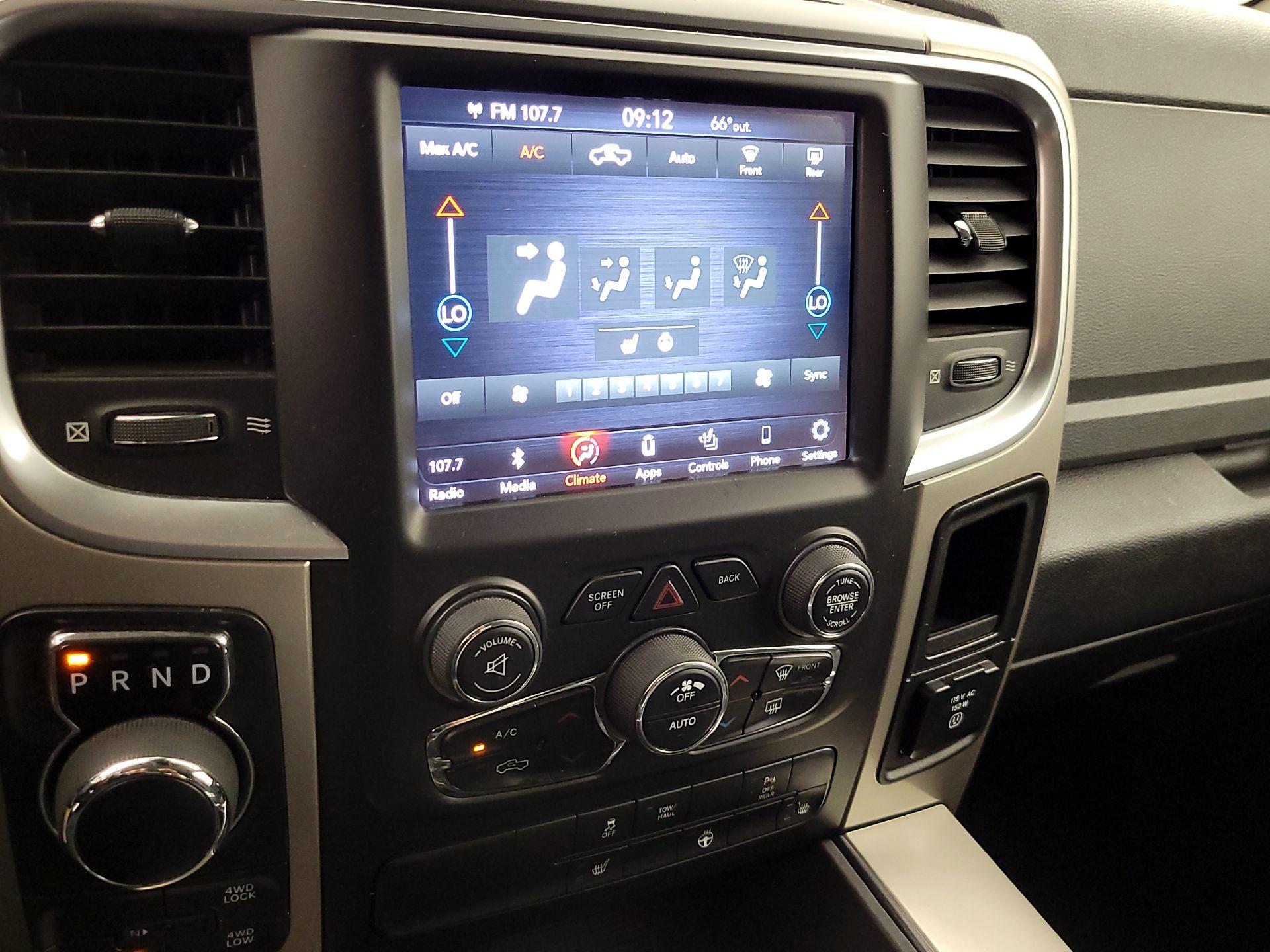 Thumbnail: 2019 RAM 1500 Classic - 16