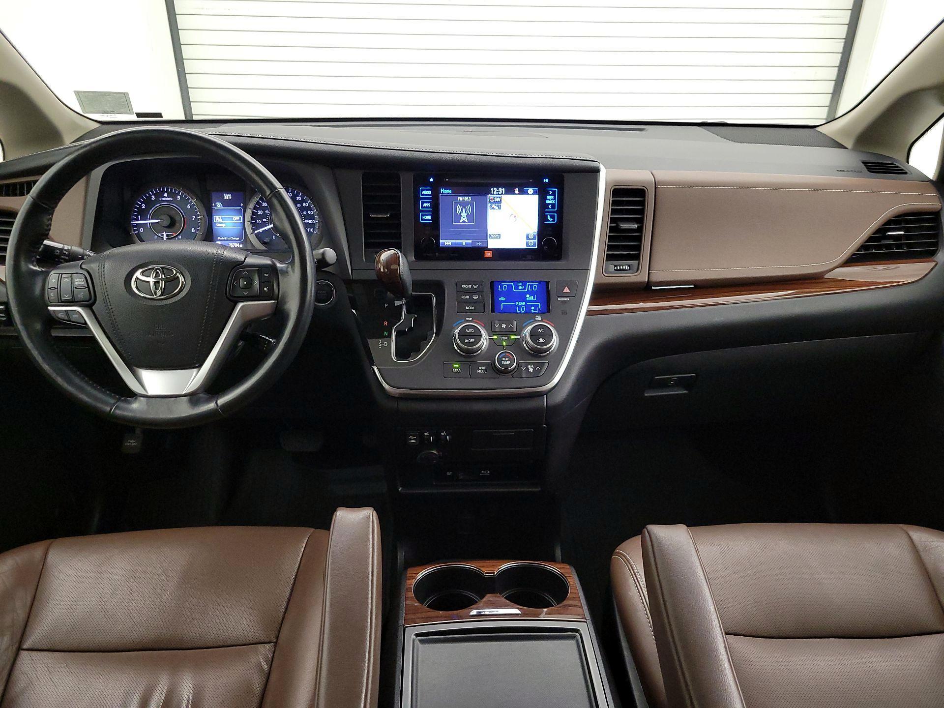 Thumbnail: 2017 Toyota Sienna - 9