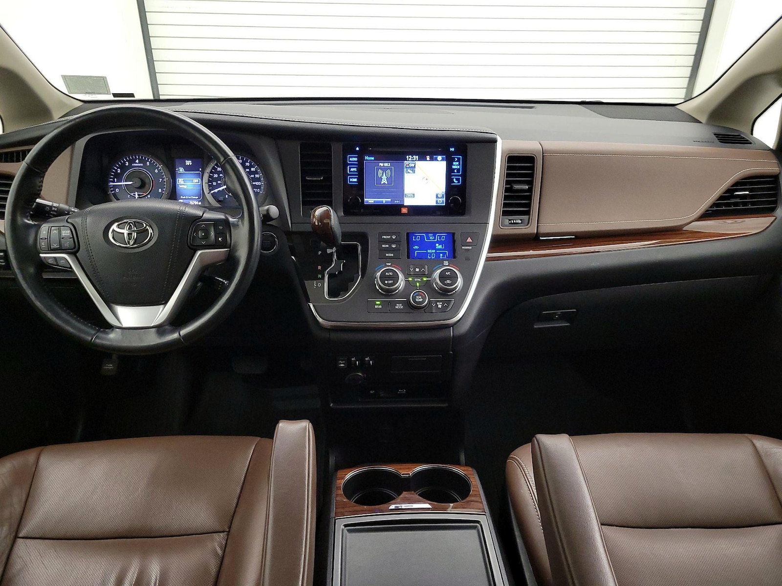 Image 10 of 2017 Toyota Sienna Limited Premium