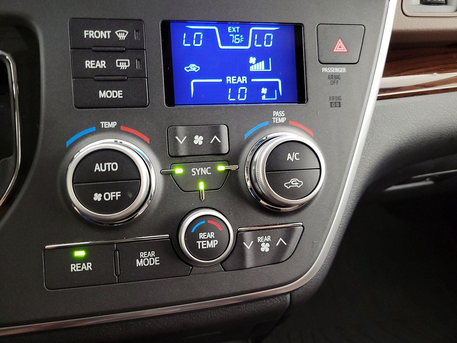 Thumbnail: 2017 Toyota Sienna - 17