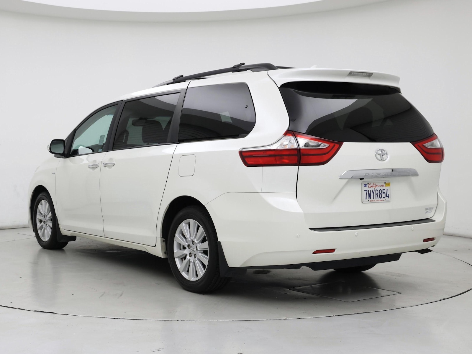 Image 3 of 2017 Toyota Sienna Limited Premium