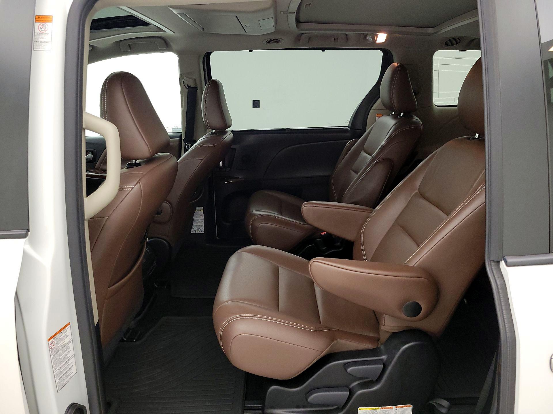 Thumbnail: 2017 Toyota Sienna - 20