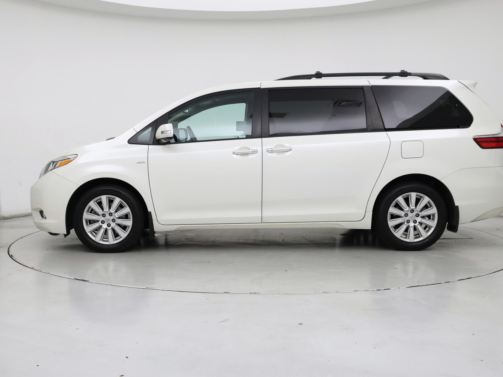 Image 4 of 2017 Toyota Sienna Limited Premium